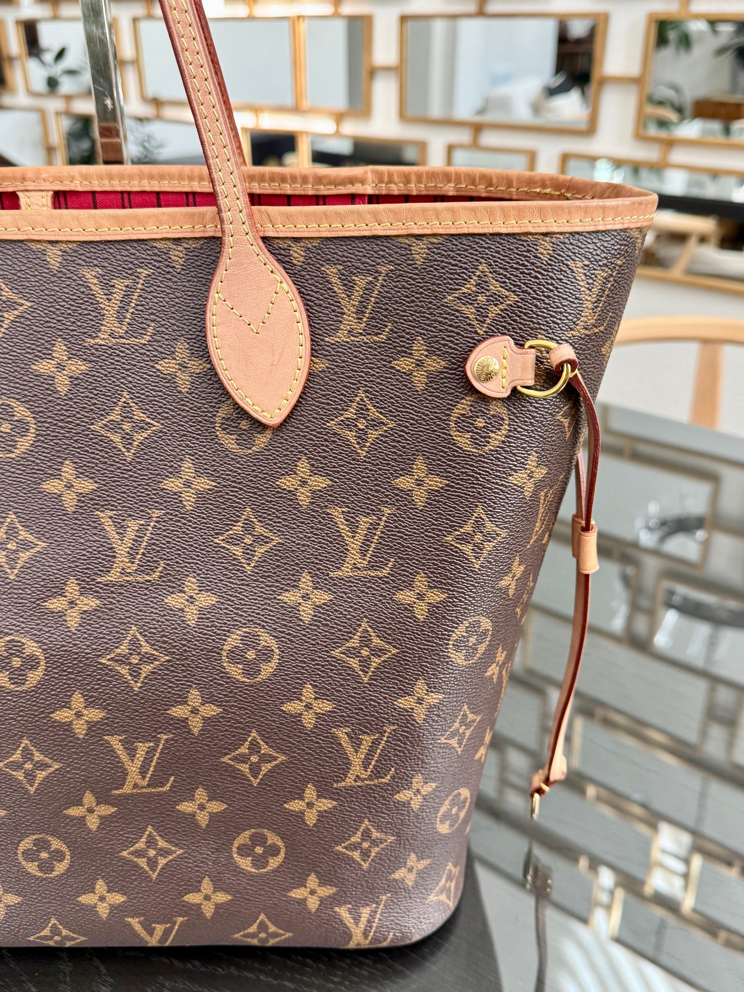 Neverfull MM Monogram in Cerise interior with Dustbag and Insert Organizer 📅 Year: 2020