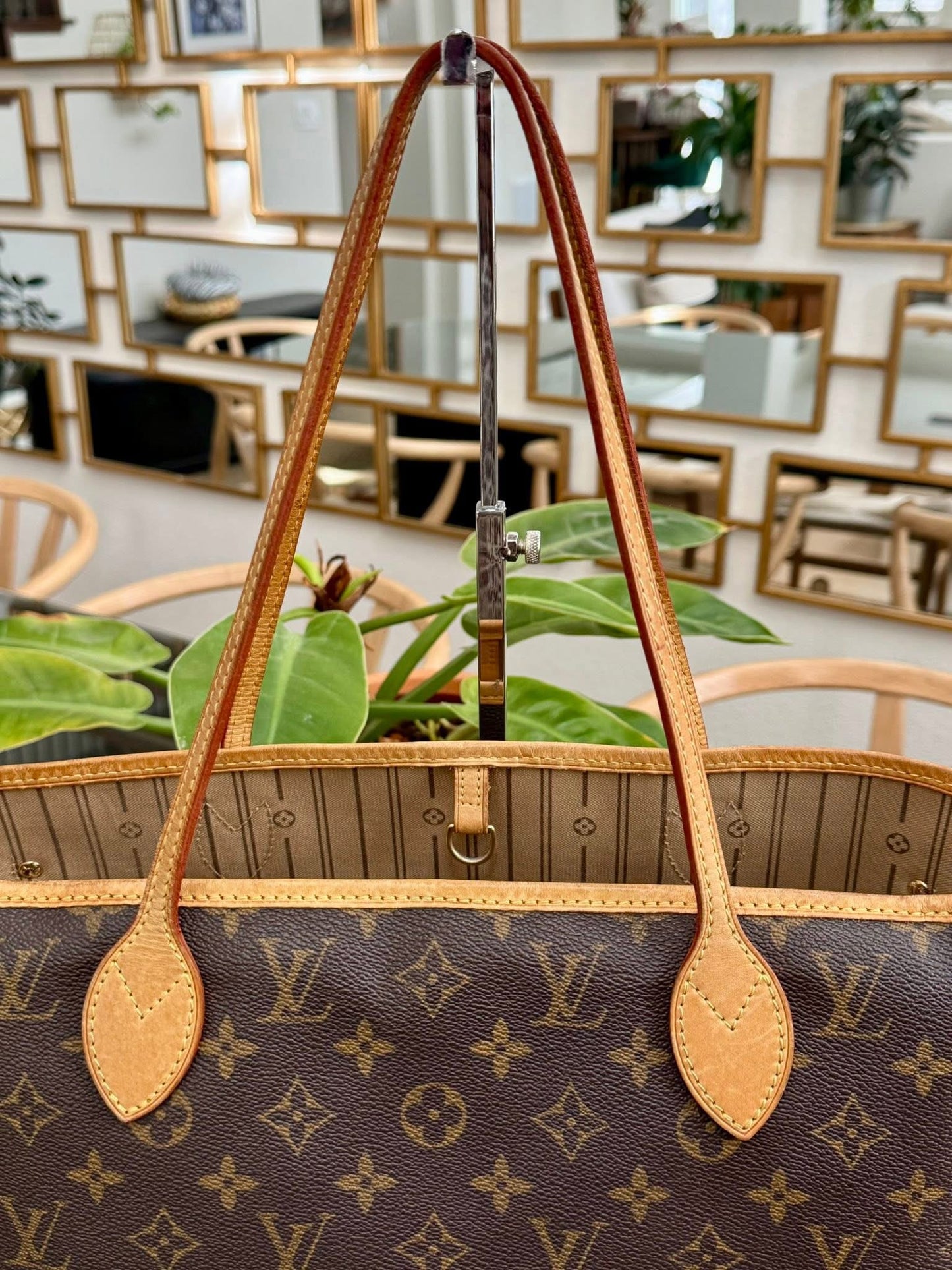 Neverfull MM in Monogram with Dustbag 📅 Year: 2007