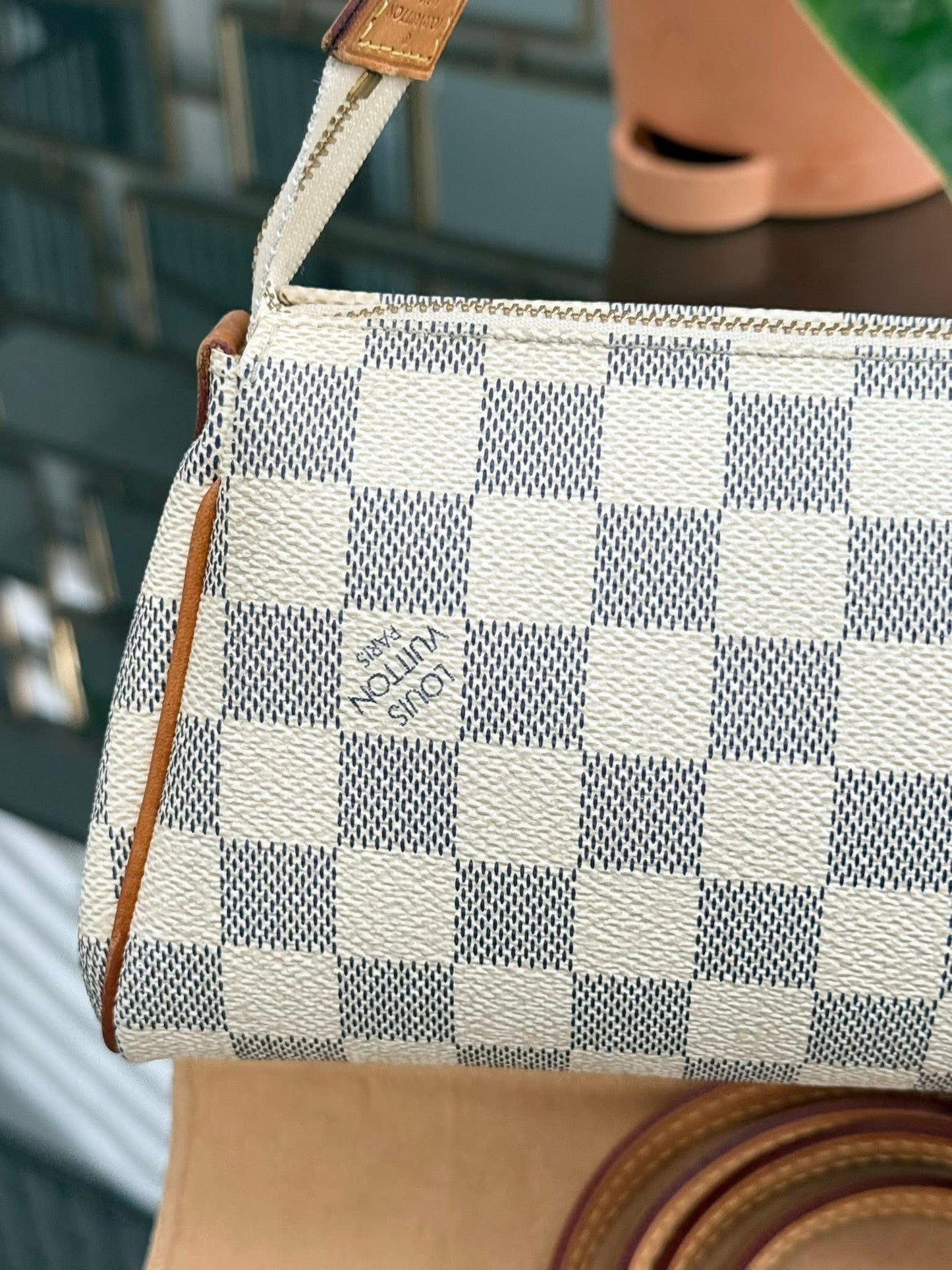 Eva Clutch in Azur with Original Strap, Box and Dustbag 🗓️ Year: 2011
