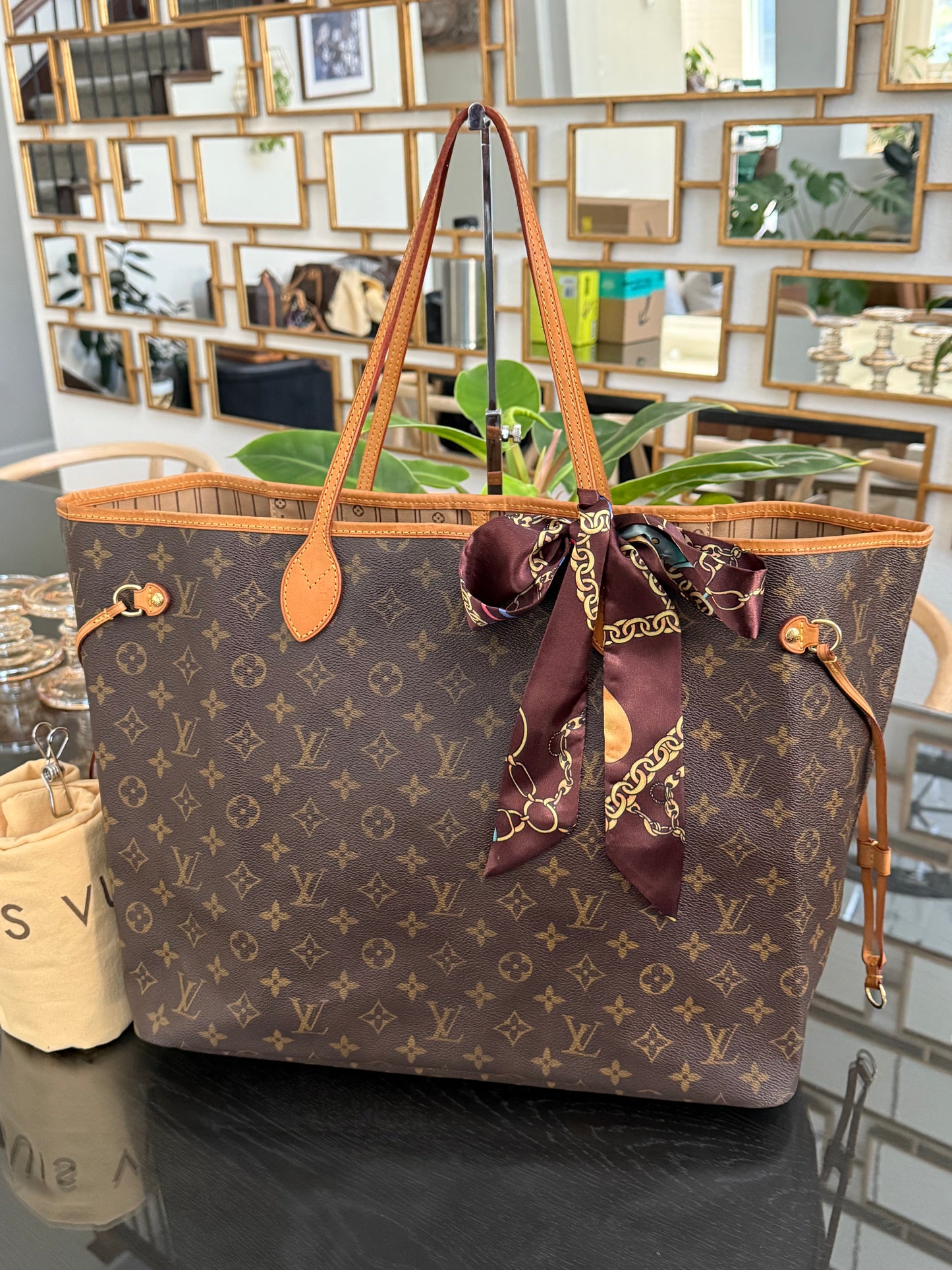 Neverfull GM with Dustbag and twilly -📅 Year: 2009
