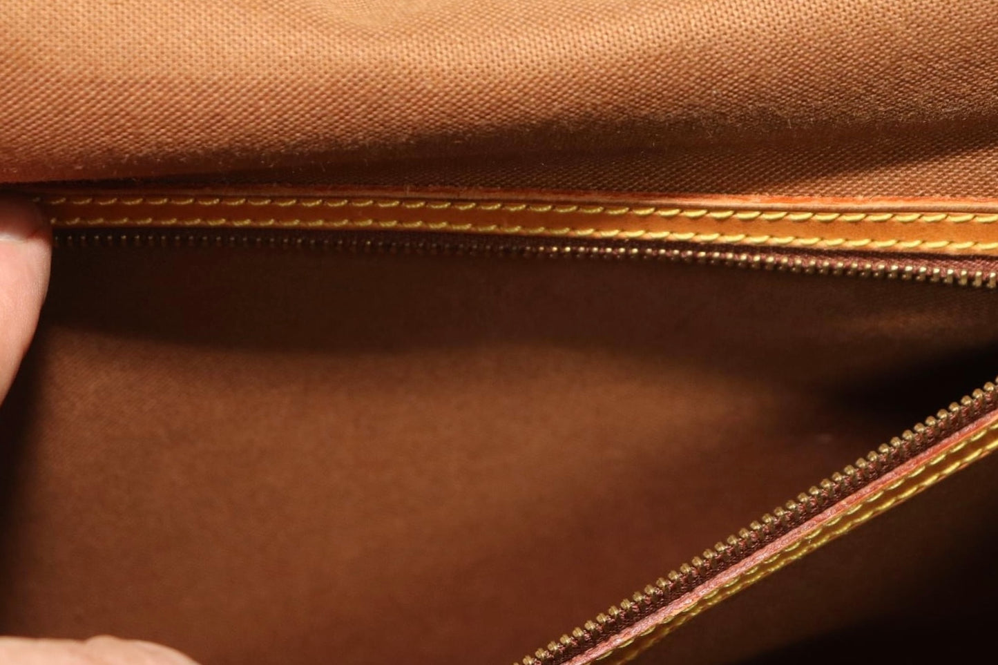 Gibeciere GM Crossbody - 📅 Year: 1997