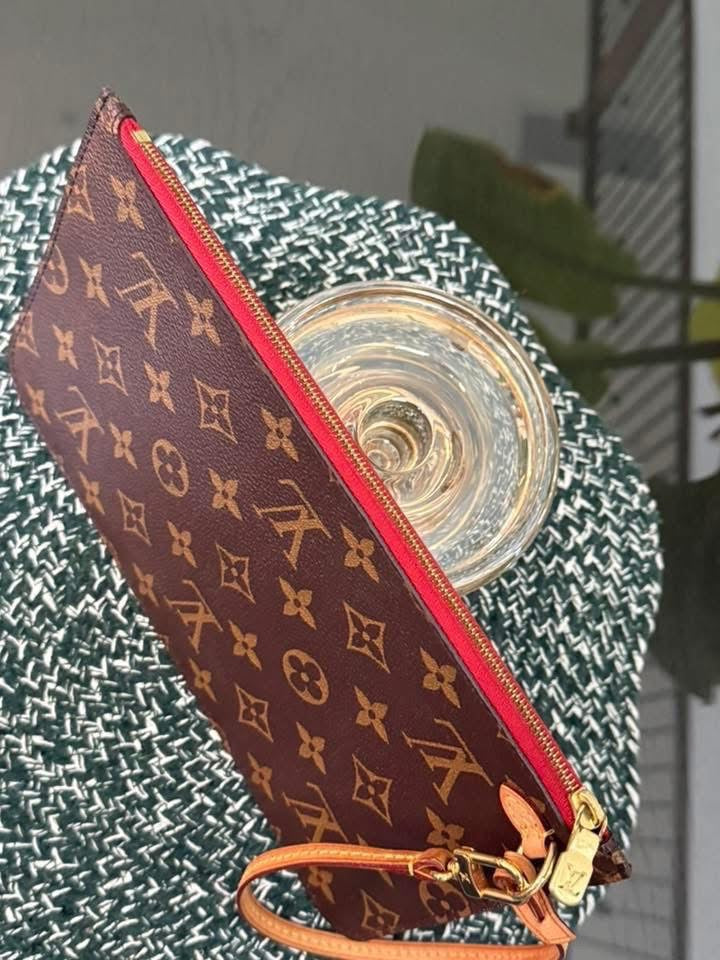Neverfull MM/GM Pouch in Cerise 🗓️Year 2014