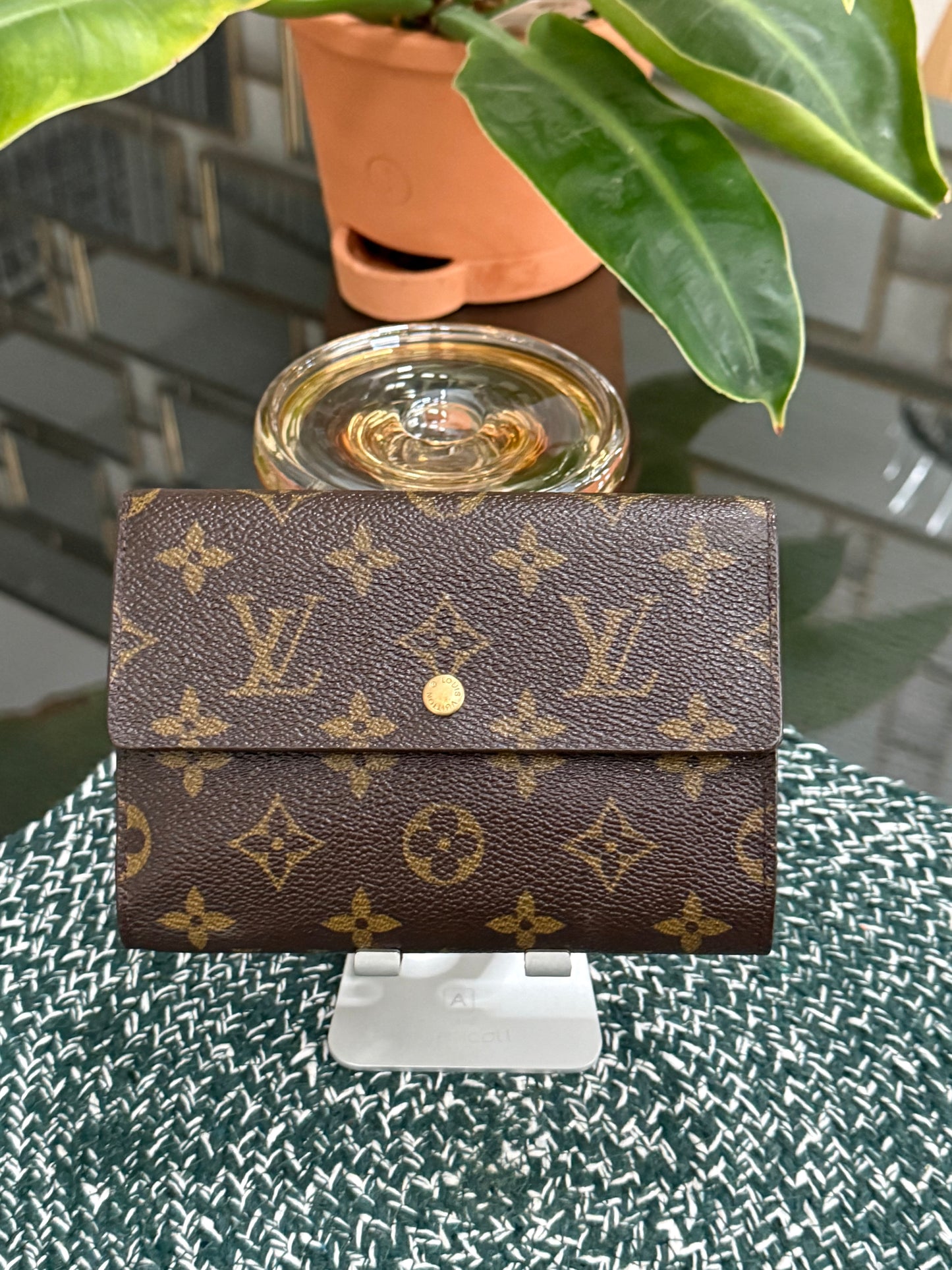 Etui Wallet Passport Holder in Monogram with 6 Cardholders 🗓️ Year: 1999