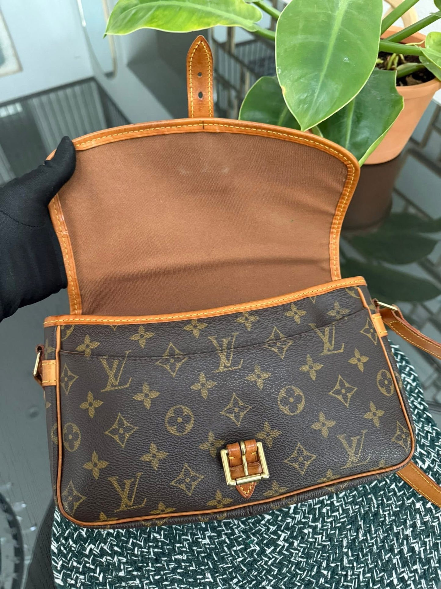 Sologne Crossbody 📅 Year: 2000