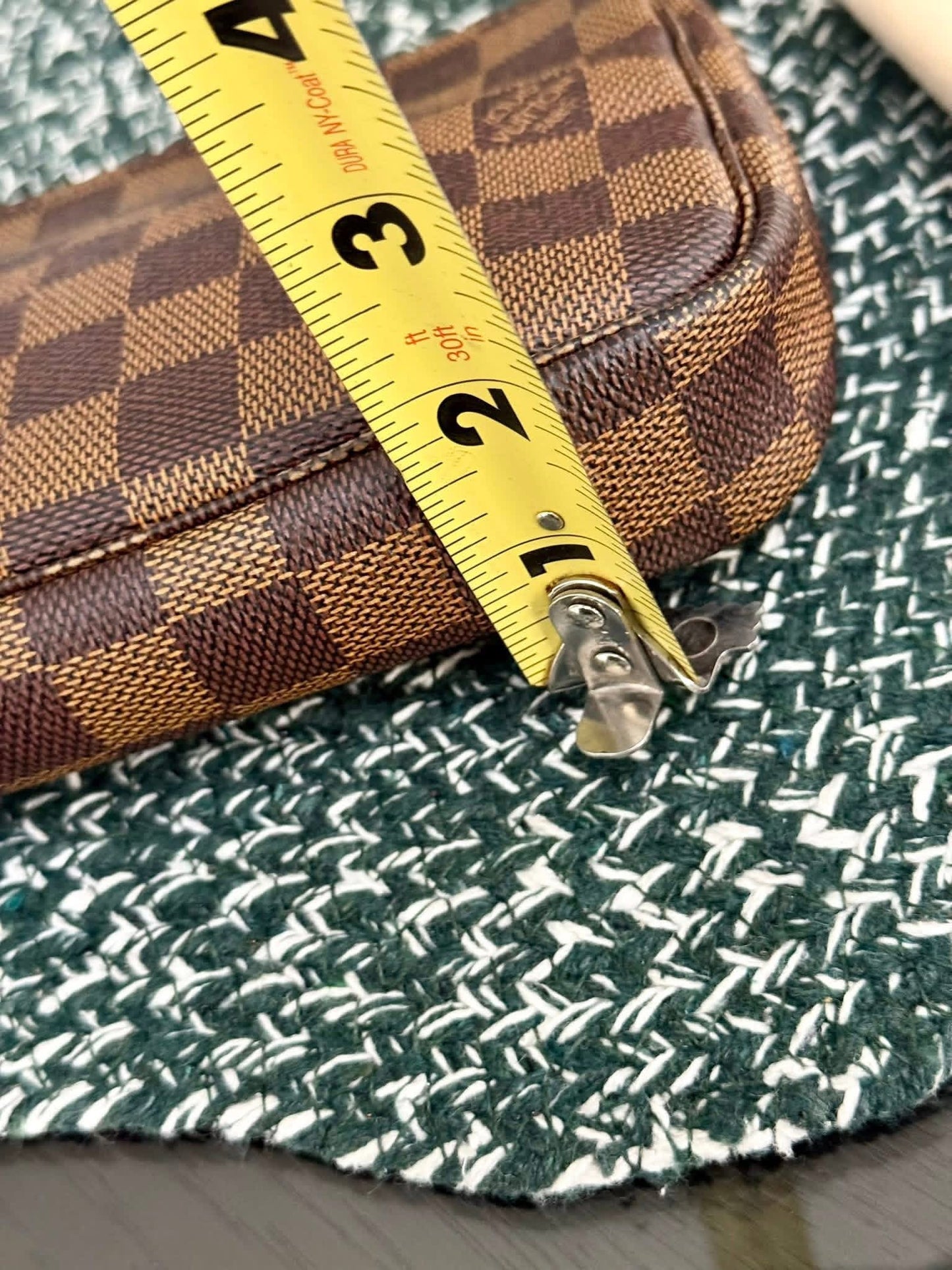 Pochette Accessories in DE with Non branded Strap 📅 Year: 2007