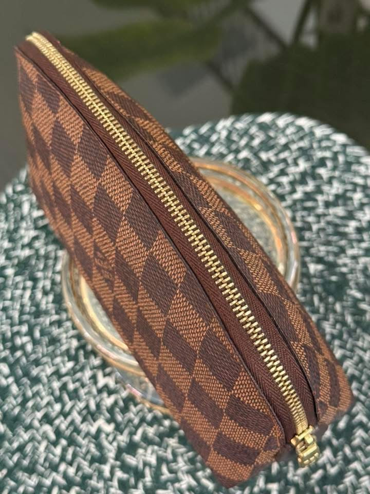 Cosmetic Pouch PM in DE 🗓️