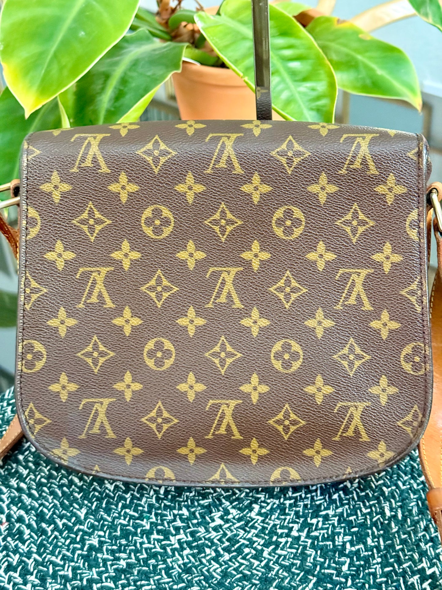 St. Cloud GM in Monogram 📅 Circa 80’s
💥No Peeling and No Stickiness💥