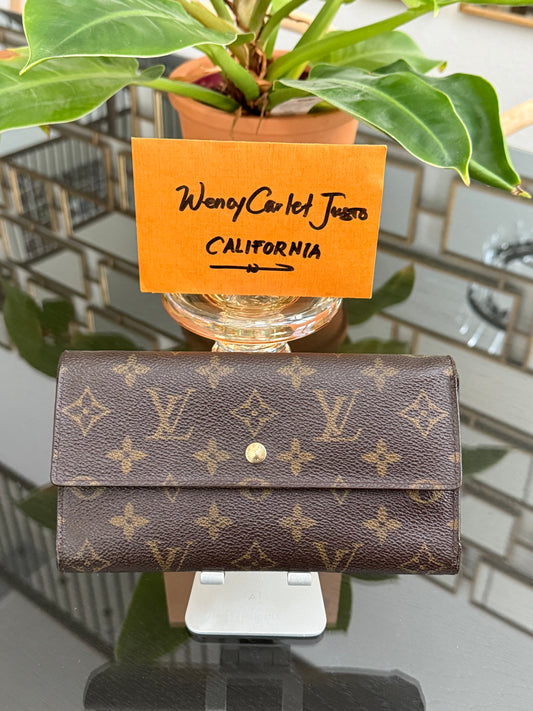 International Wallet with 8 Cardholders 🗓️ Year: 2000