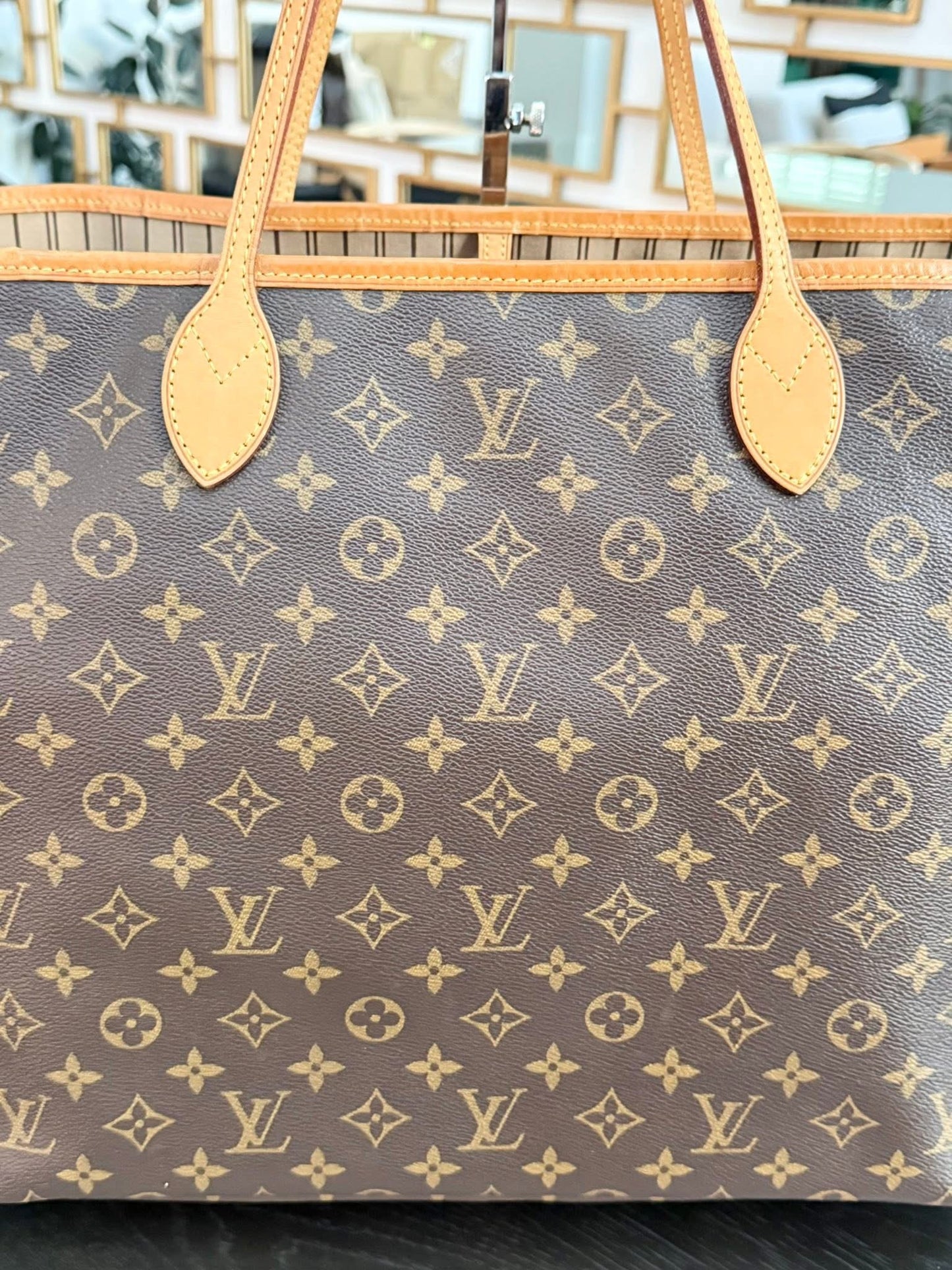 Neverfull GM in Monogram with Dustbag and Insert Organizer -🗓️ Year: 2015