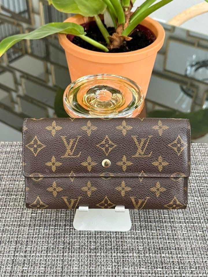 International Wallet in Monogram 🗓️ Year: 2003