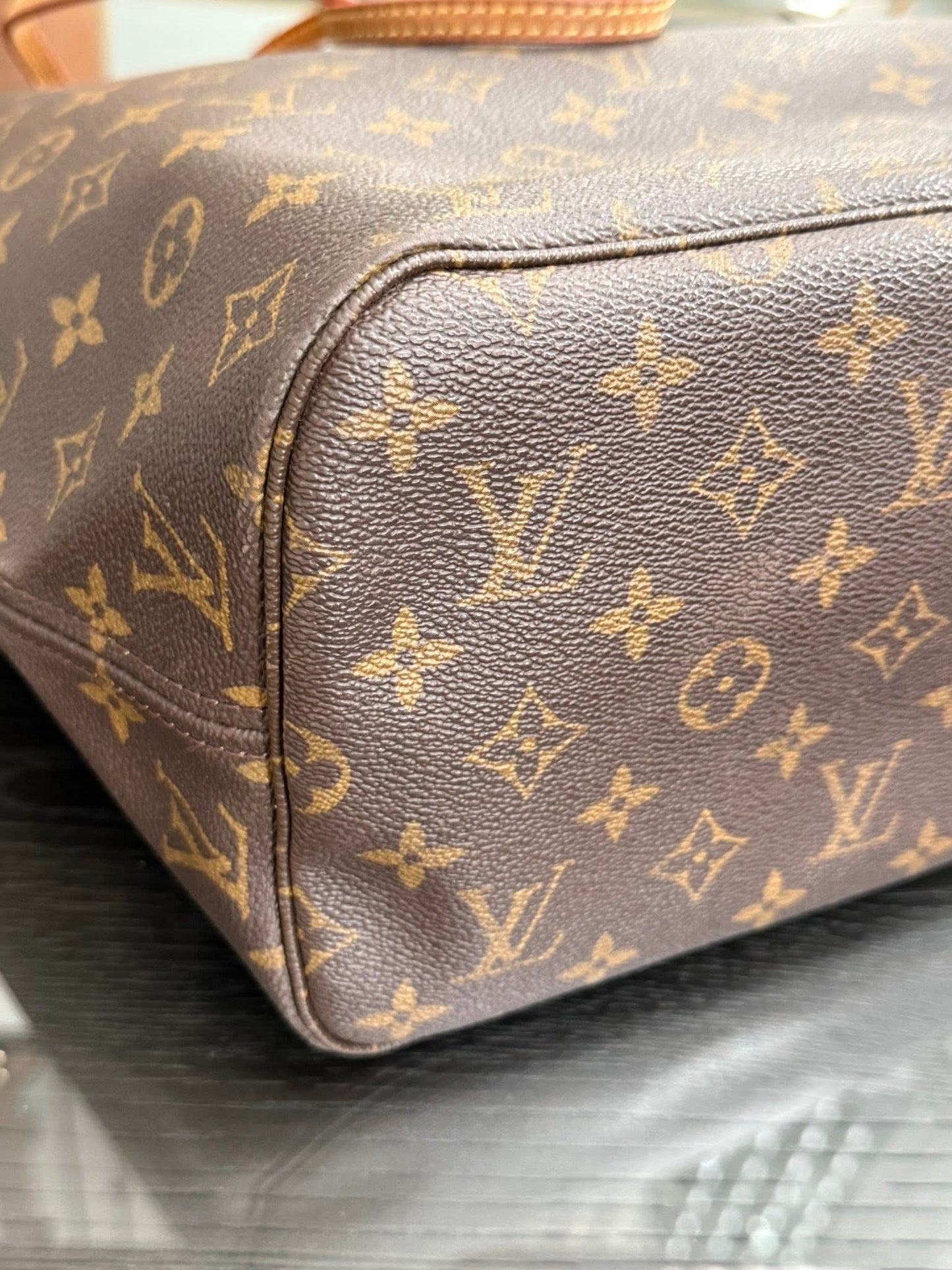 Neverfull MM in Monogram with Dustbag 📅 Year: 2007