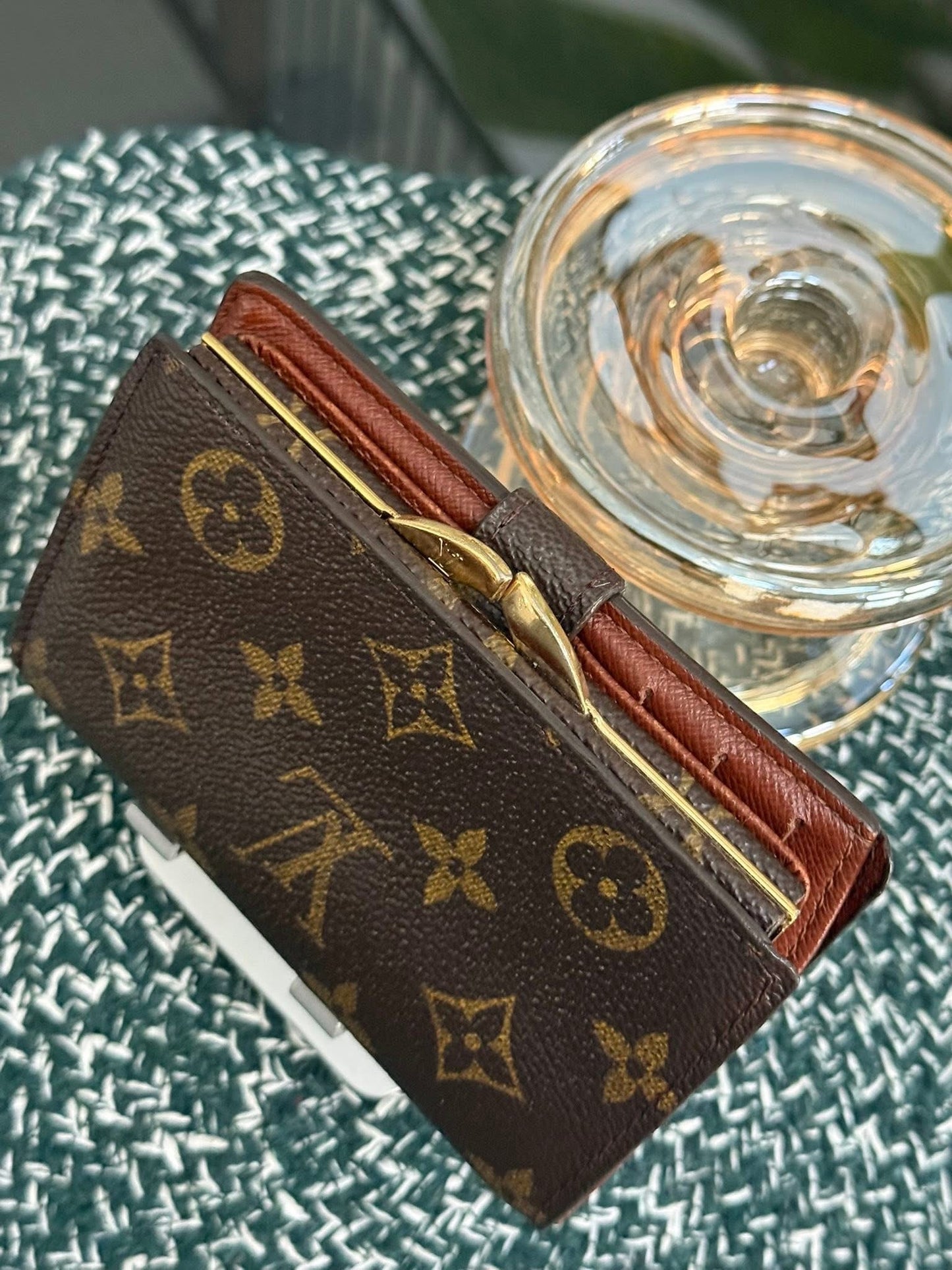 Kisslock Wallet in Monogram 🗓️ Year: 2001