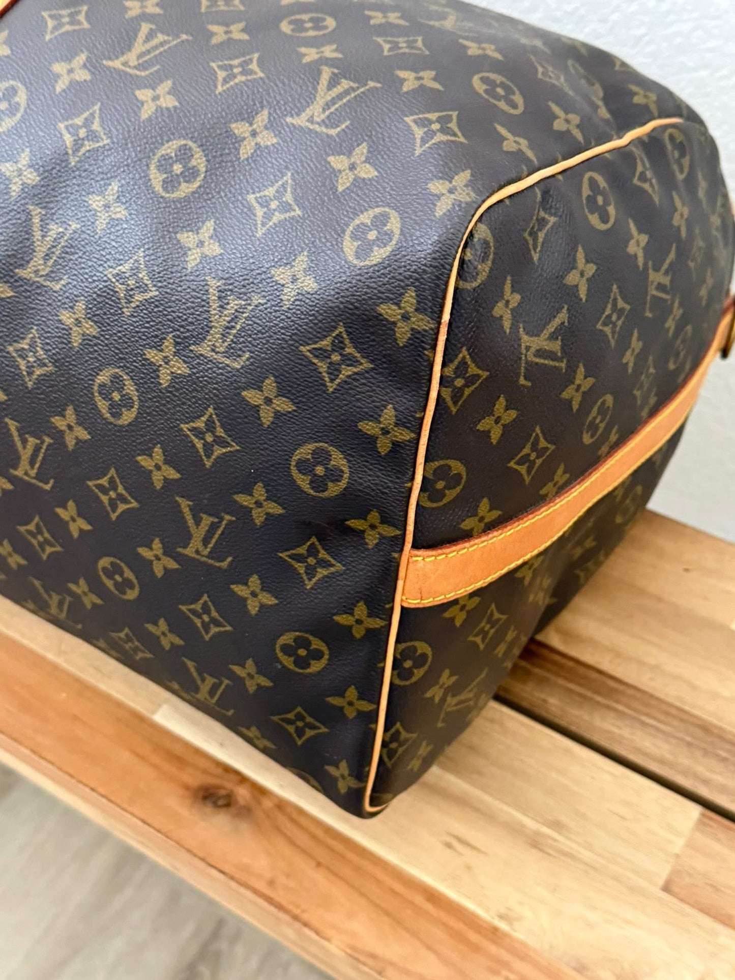 Keepall 60 Bandoulier with Original Strap, Luggage Tag and Poignet 📅 Year: 1991