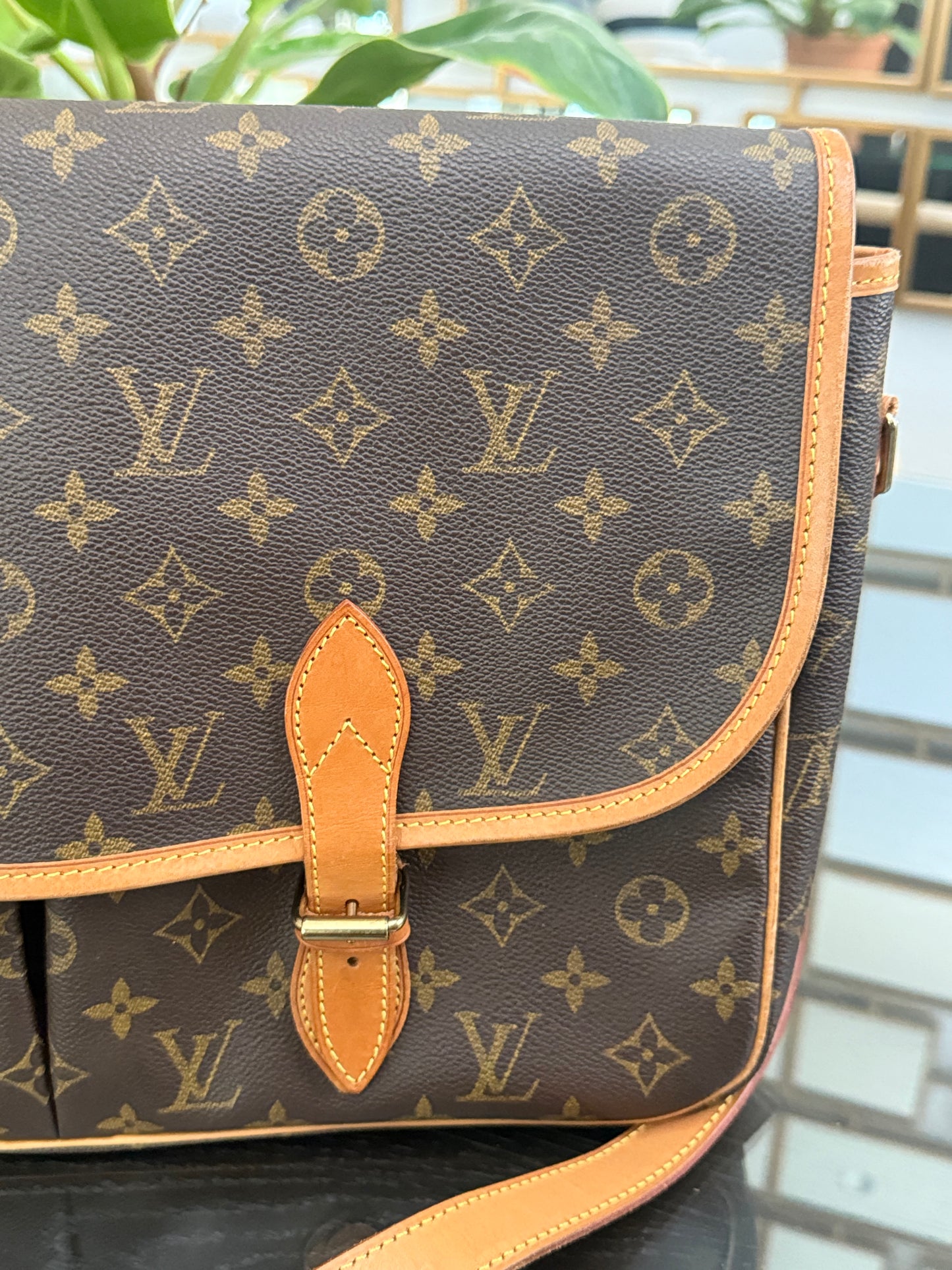 Gibeciere GM Messenger/ Crossbody Bag 📅 Year: 1994