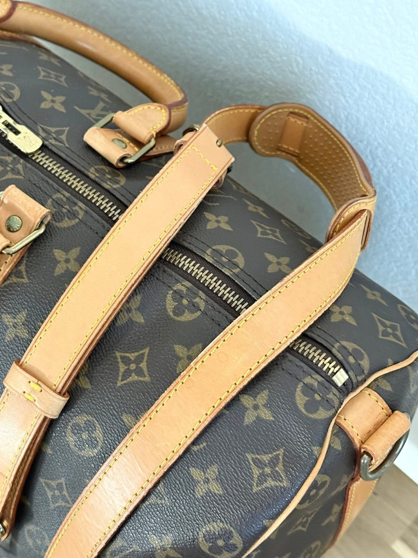 Keepall 50 Bandoulier with Original Strap, Luggage tag and Poignet  📅 Year: 1990