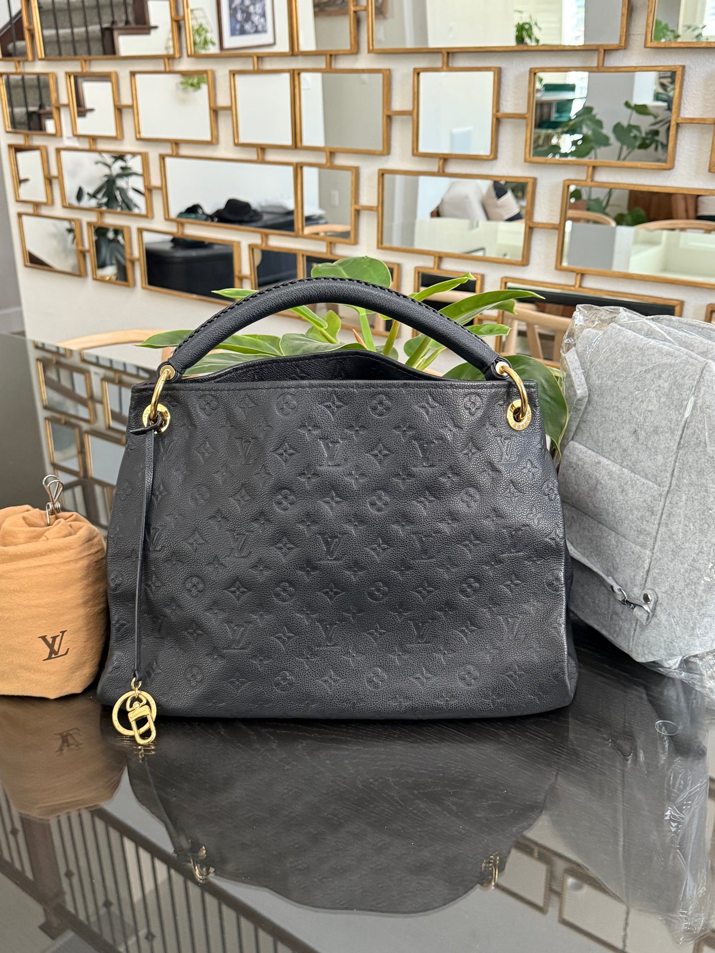 Artsy MM Empriente in Black with Dustbag and Insert Organizer - 📅 Year: 2015
