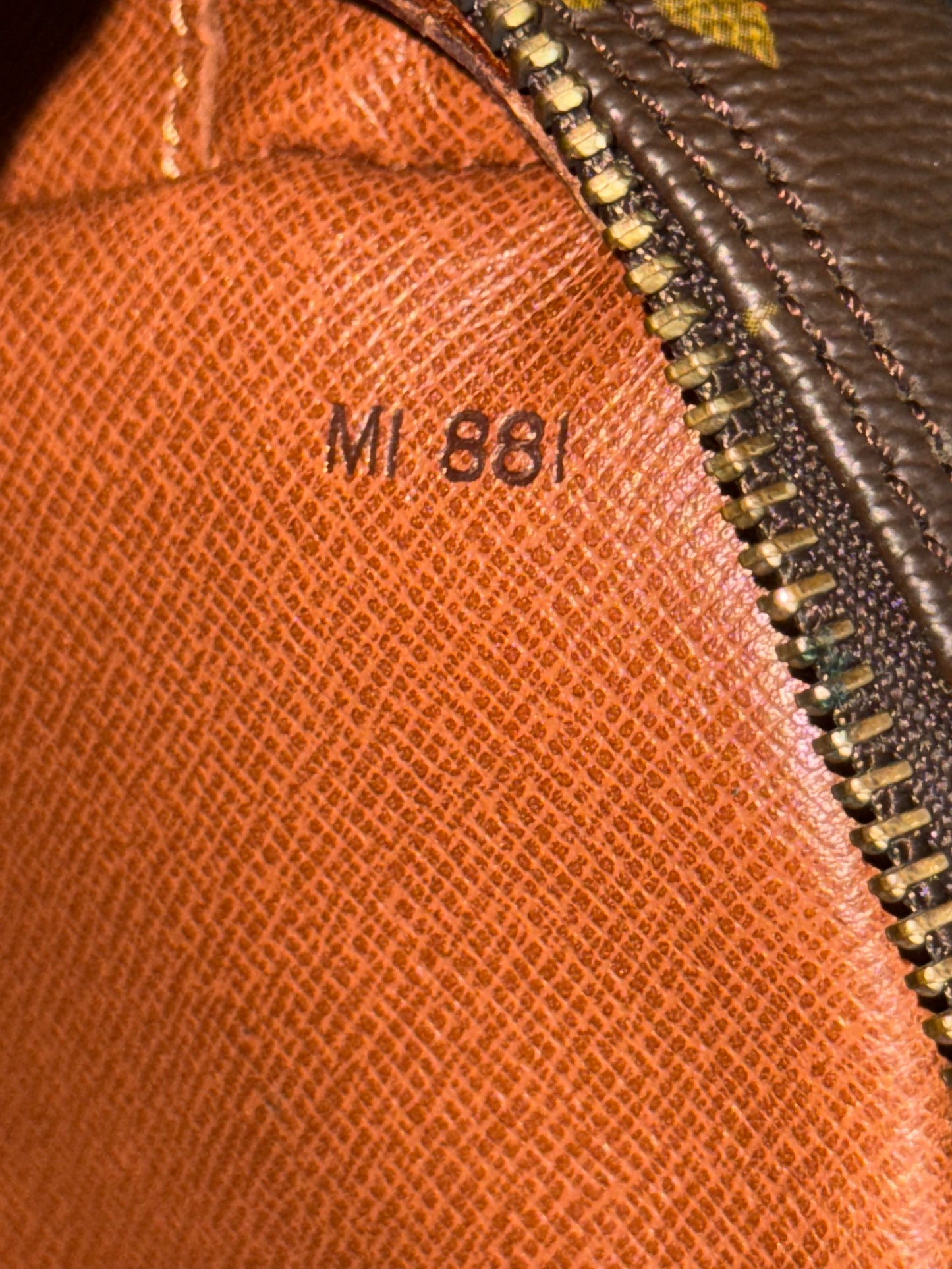 Jeaunefille GM Crossbody - 📅 Year: 1988