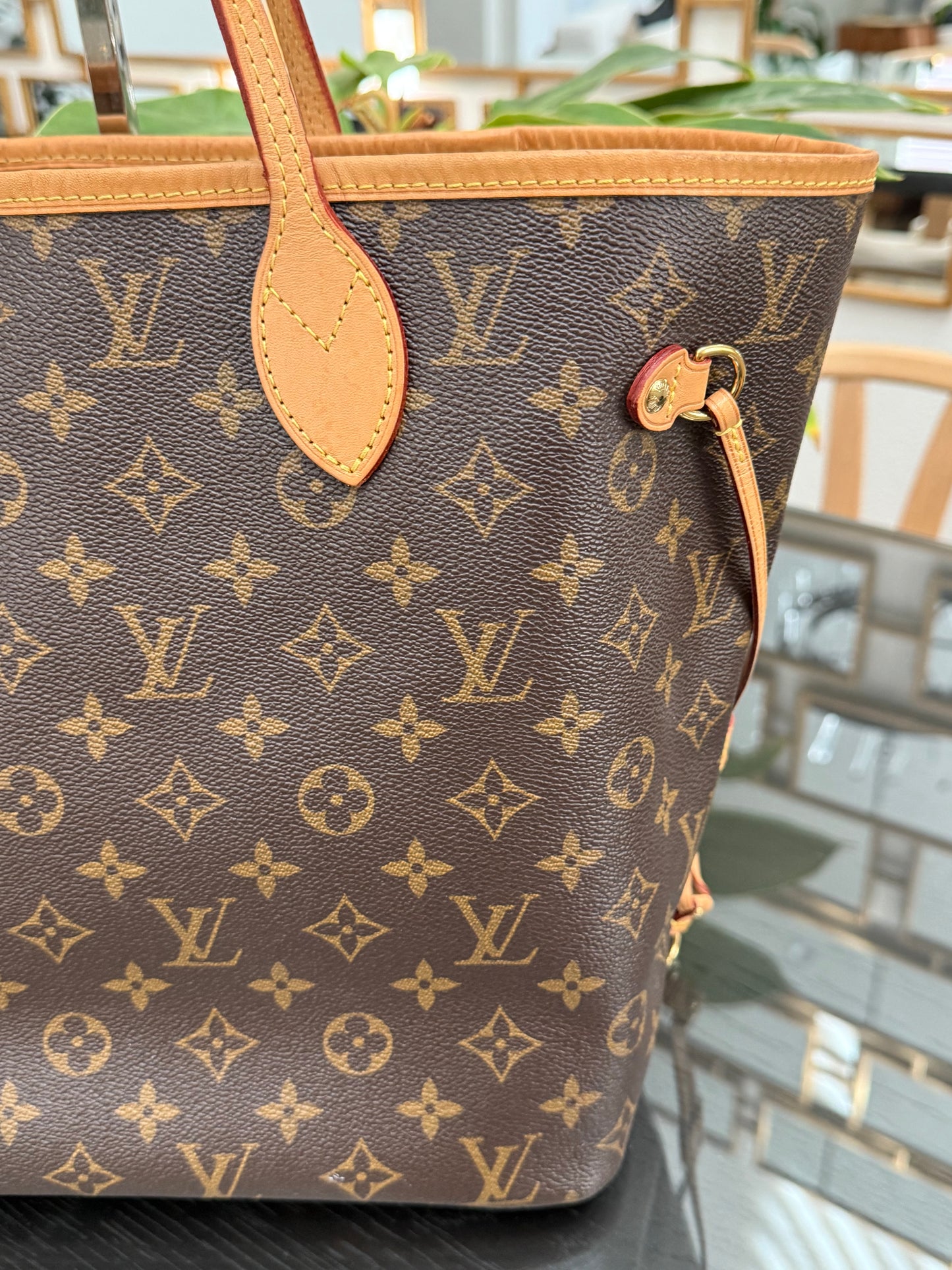 Neverfull MM in Monogram with Dustbag and Insert Organizer 📅 Year: 2017