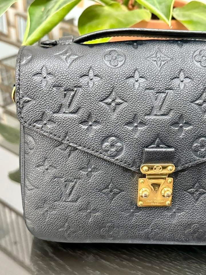 Pochette Metis Emptiente Noir with Box, Dustbag, Insert Organizer, Box and Paper bag -Microchip & Authenticed