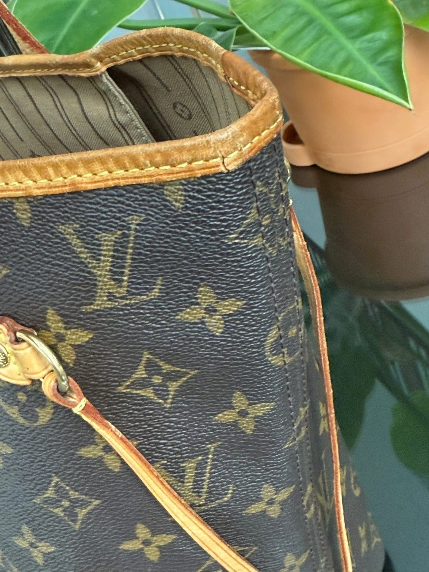 Neverfull MM in Monogram with Dustbag 📅 Year: 2007