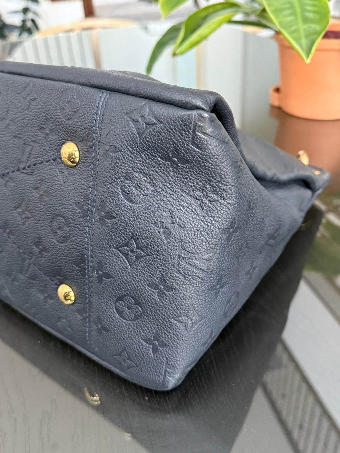 Artsy MM Empriente in Black/ Dark Blue with Dustbag and Insert Organizer 📅 Year: 2012