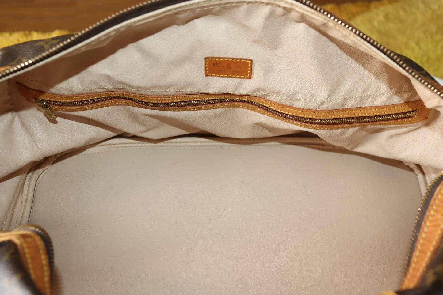 Sac Sport with Luggage tag and Poignet 🗓️ Year: 1987