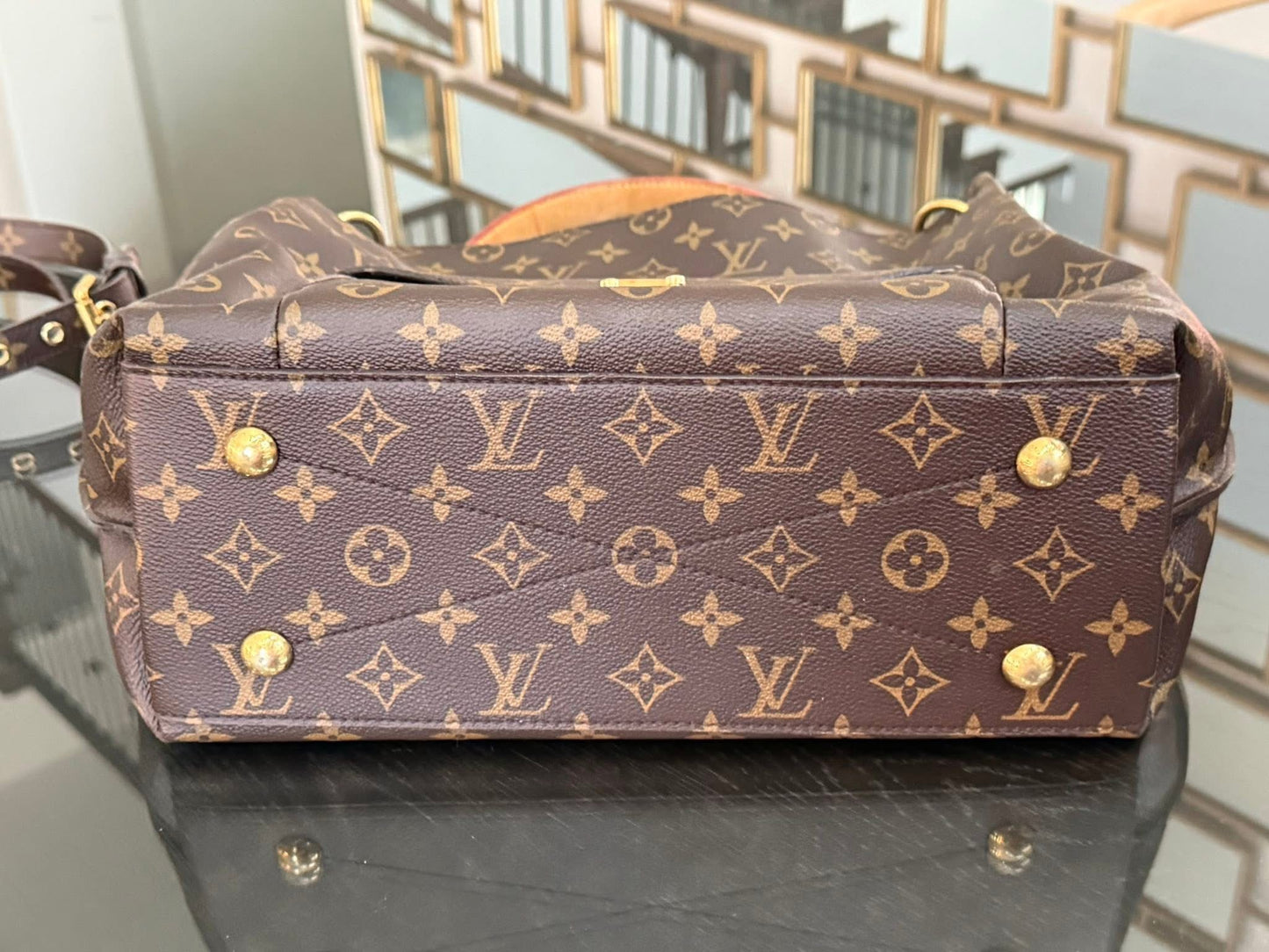 Hobo Metis in Monogram with Original Strap and Dustbag 📅 Year: 2013
