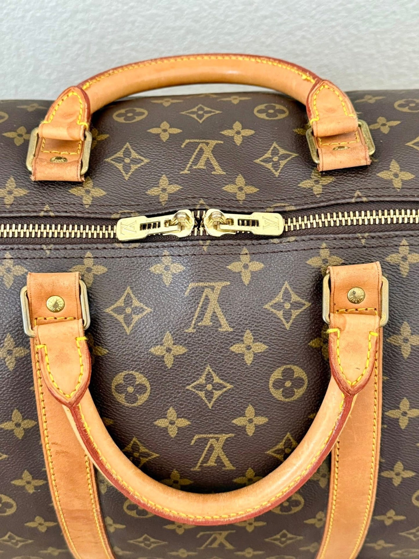 Keepall 60 Bandoulier with Original Strap, Luggage Tag and Poignet 📅 Year: 1991