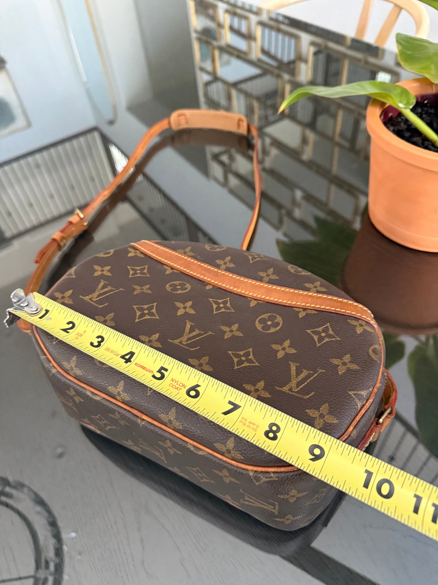 Blois Crossbody -🗓️ Year: 2002