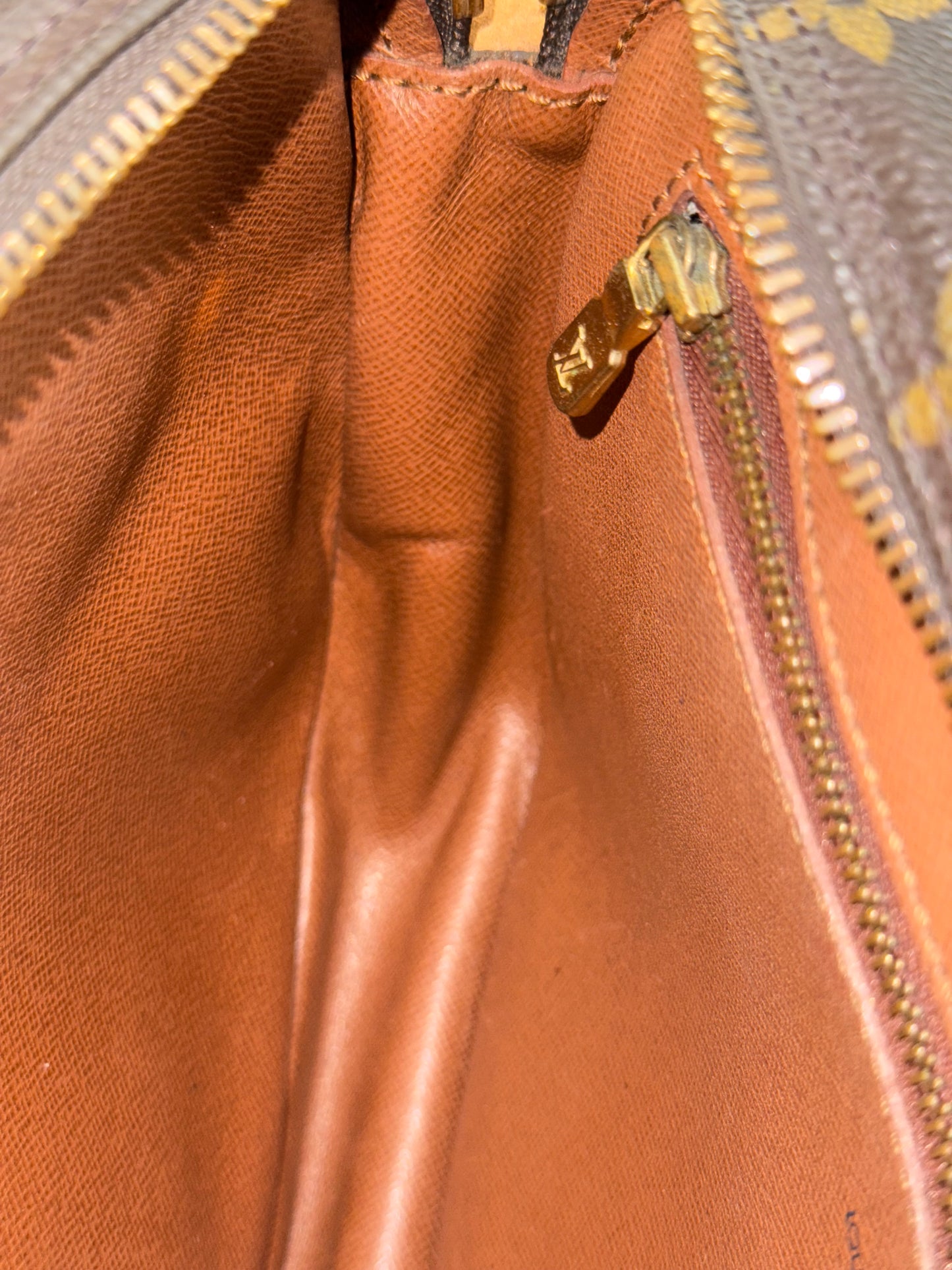 Jeaunefille MM Crossbody 📅 Year: 1990