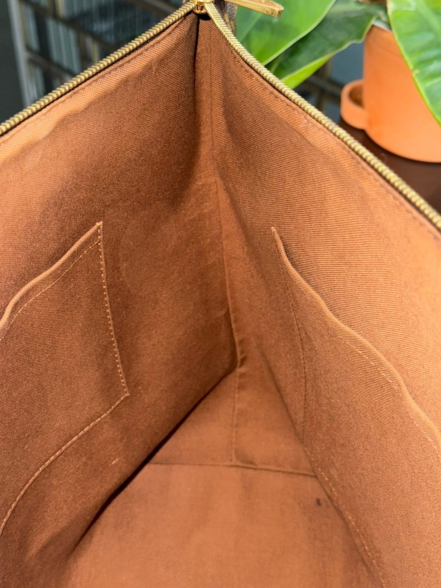 Totally GM in Monogram with Dustbag and Non branded Twilly 📅 Year: 2015