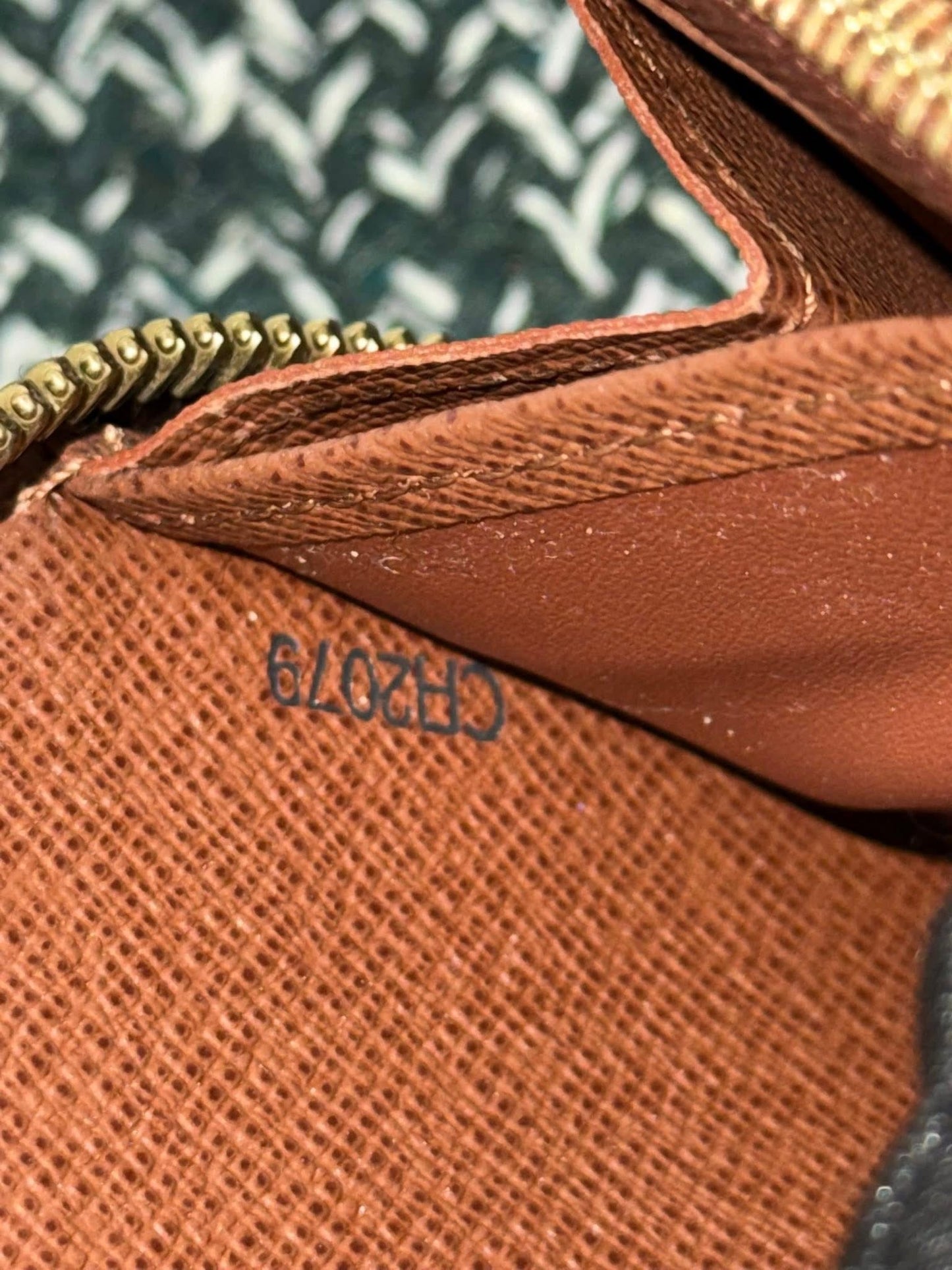 Zippy Long Wallet in Monogram with box 🗓️ Year: 2009