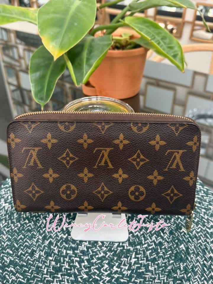 Monogram Zippy Wallet Organizer 🗓️ Year: 2009
