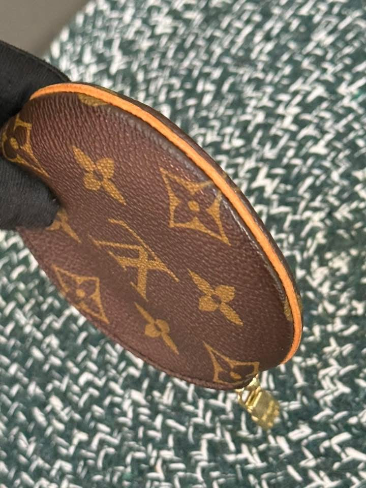 Monogram Round Coin Pouch 🗓️ Year: 2005