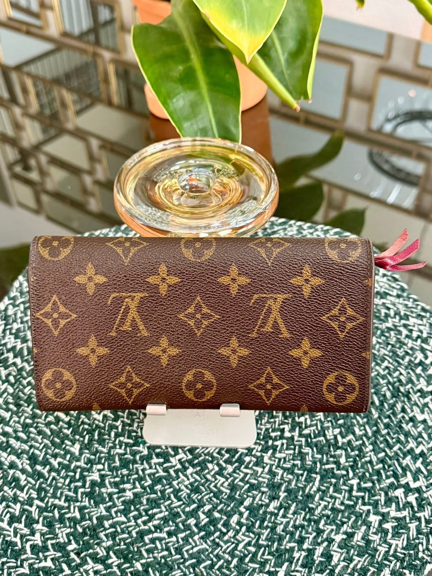 Emilie Peony Wallet in Monogram 🗓️ Year: 2017