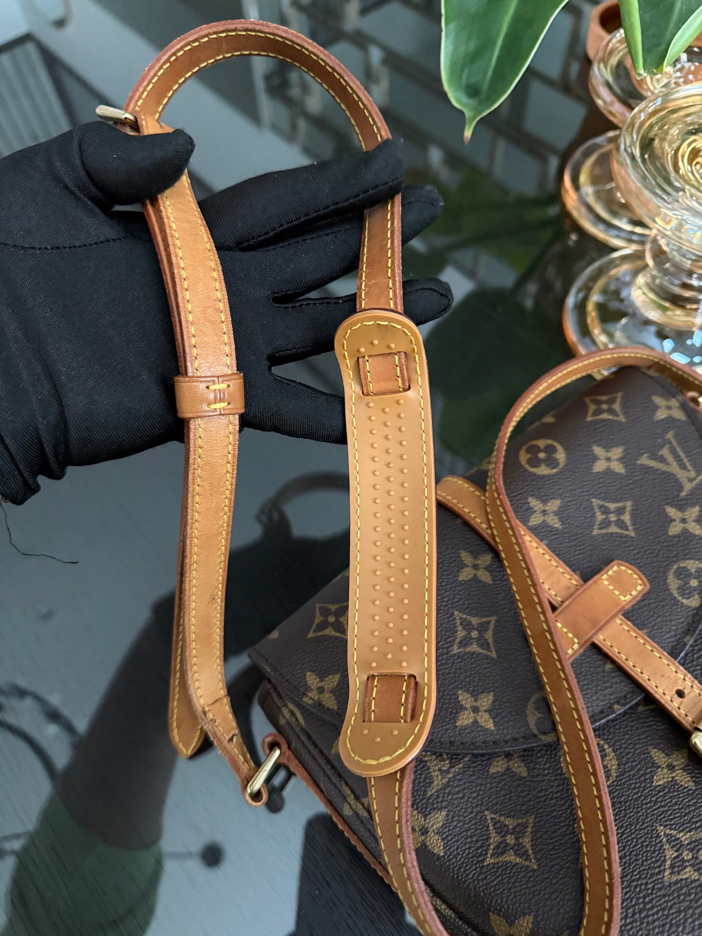 Chantilly MM Crossbody Bag 🌺Year: 1995