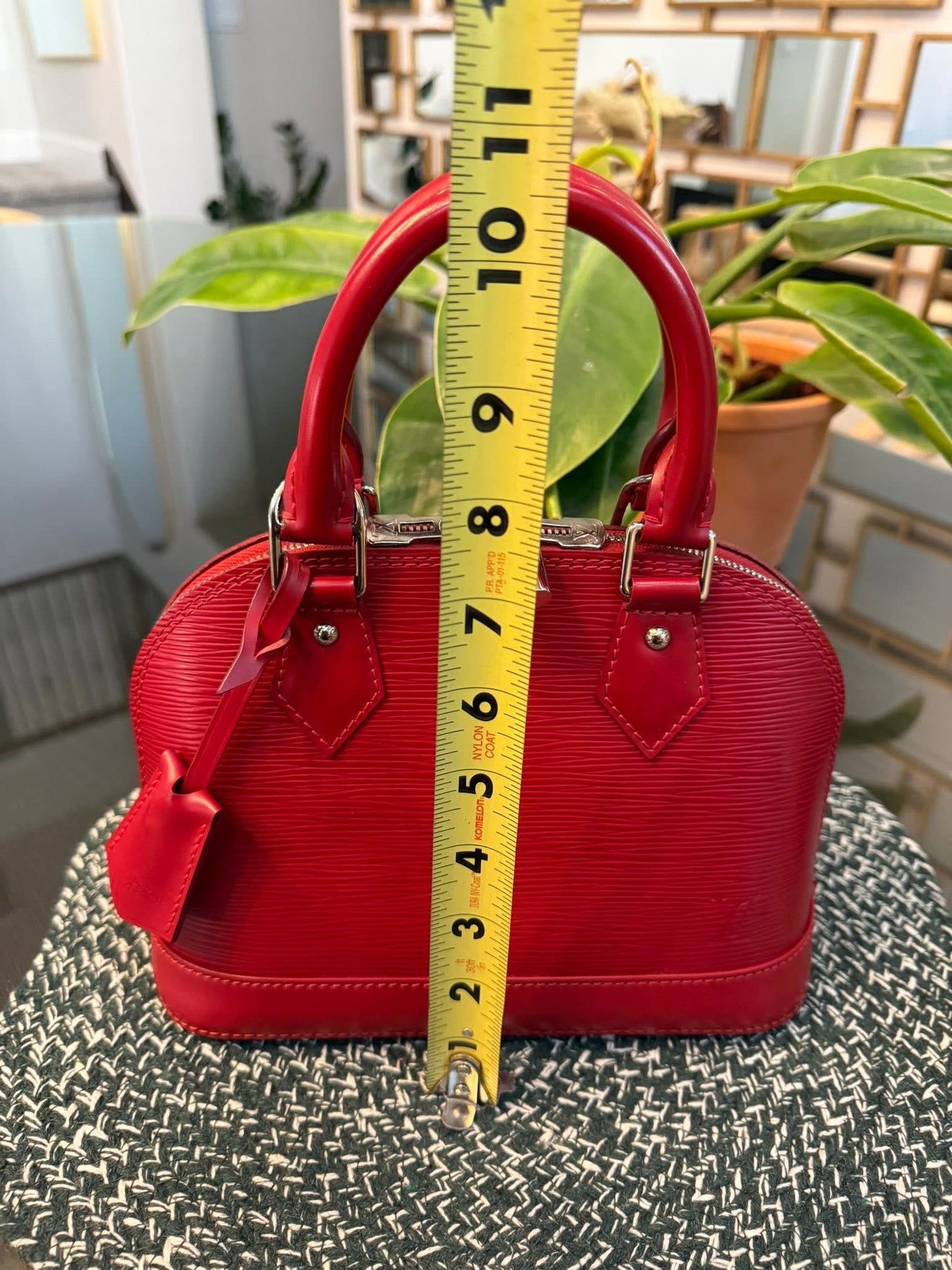 Alma BB in Epi Red with Clochette, Lock 🔐 keys, Original Strap, Dustbag and Insert Organizer 🗓️ Year: 2012