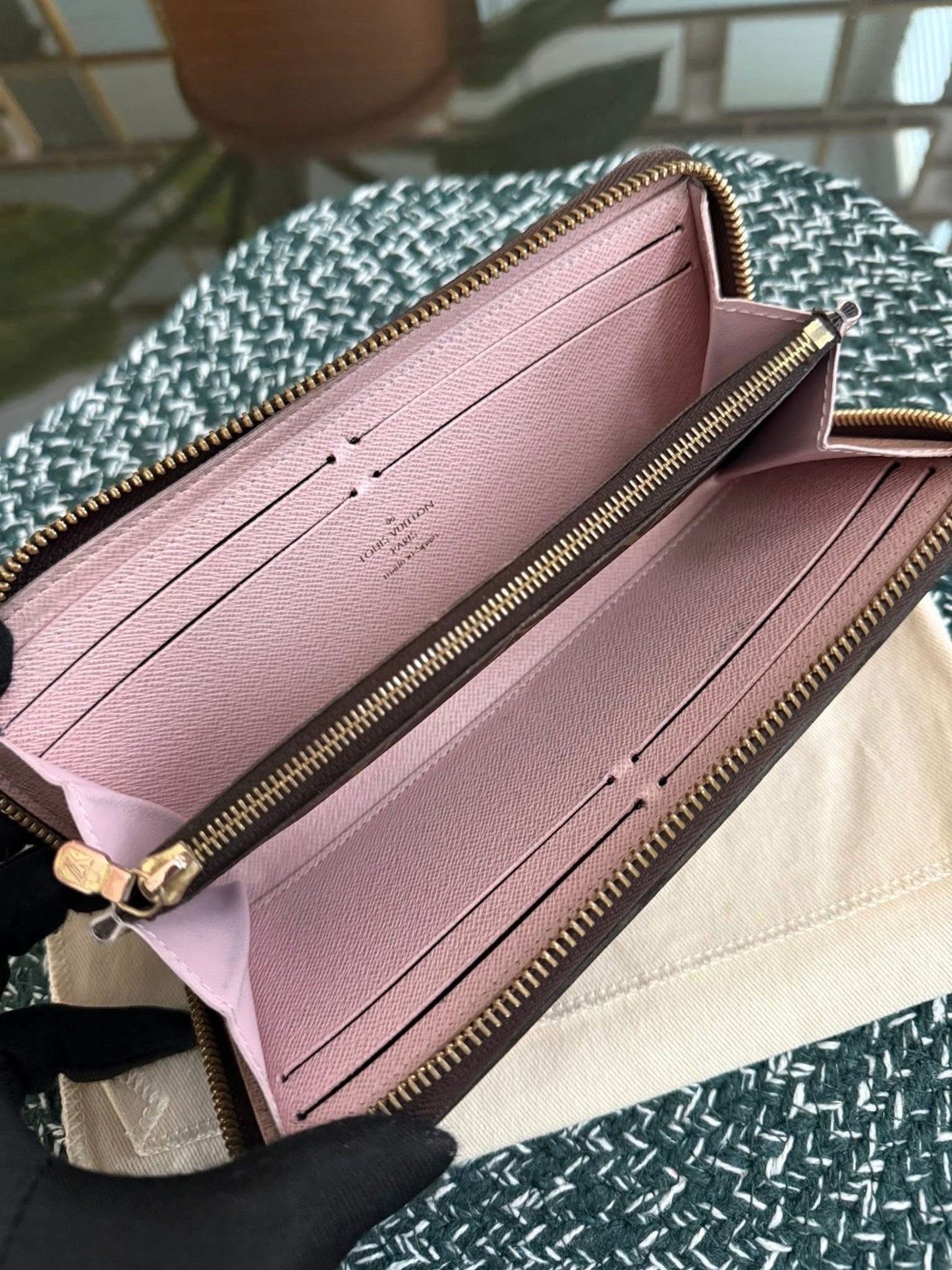 Clemence Wallet in Rose Ballerine with Dustbag 🗓️ Year 2017