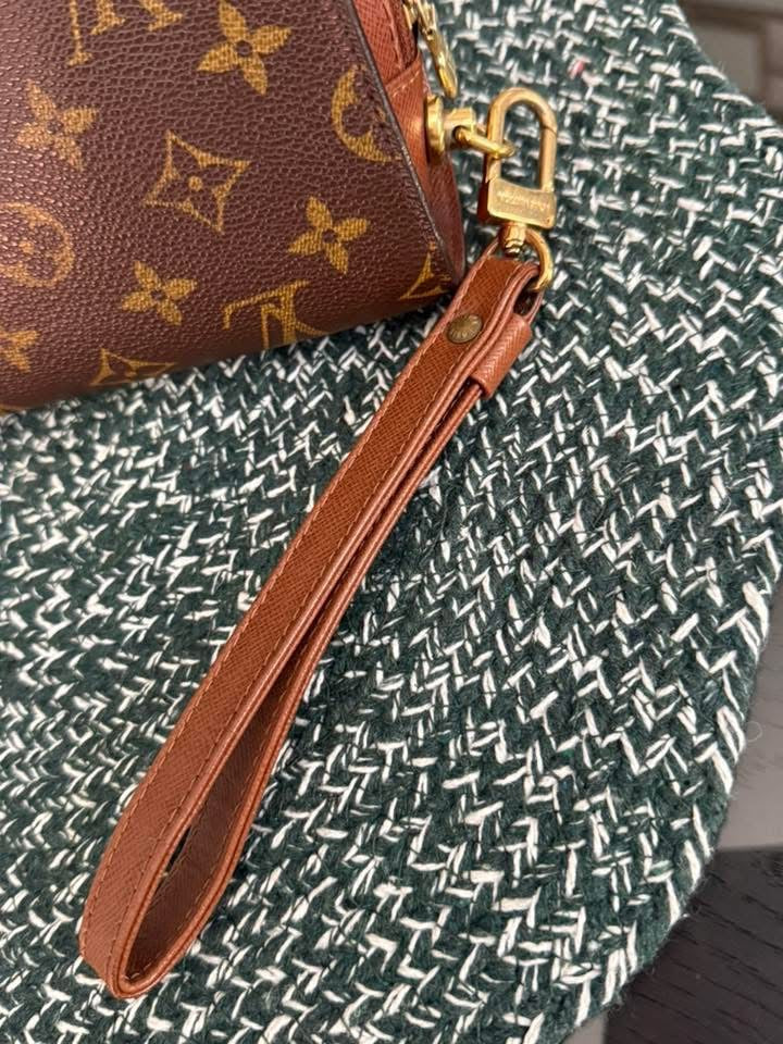 Orsay Clutch 🗓️ Year: 2002
