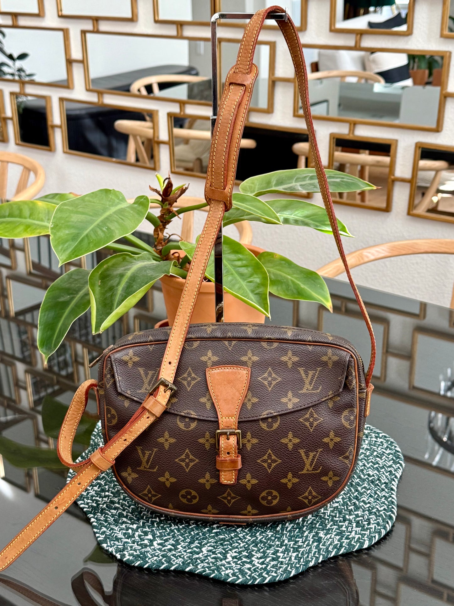 Jeaunefille MM Crossbody 📅 Year: 1990