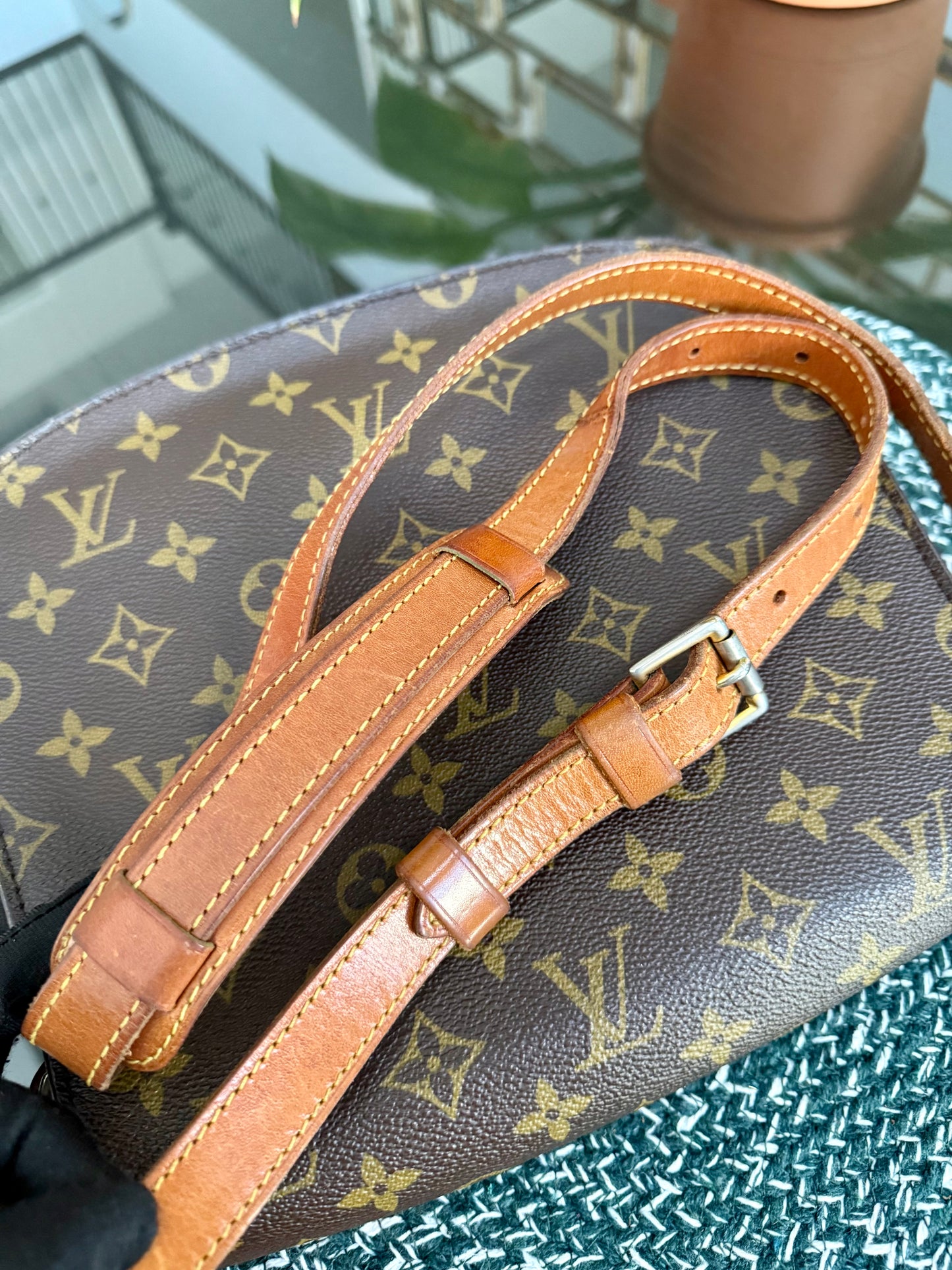 St. Cloud GM in Monogram 📅 Circa 80’s
💥No Peeling and No Stickiness💥