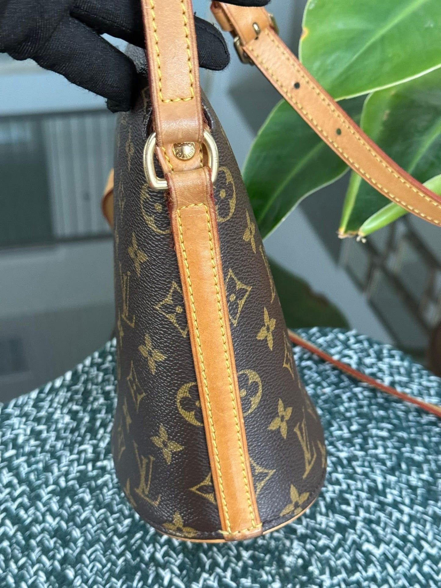 Drouot Crossbody-🗓️ Year: 2004
