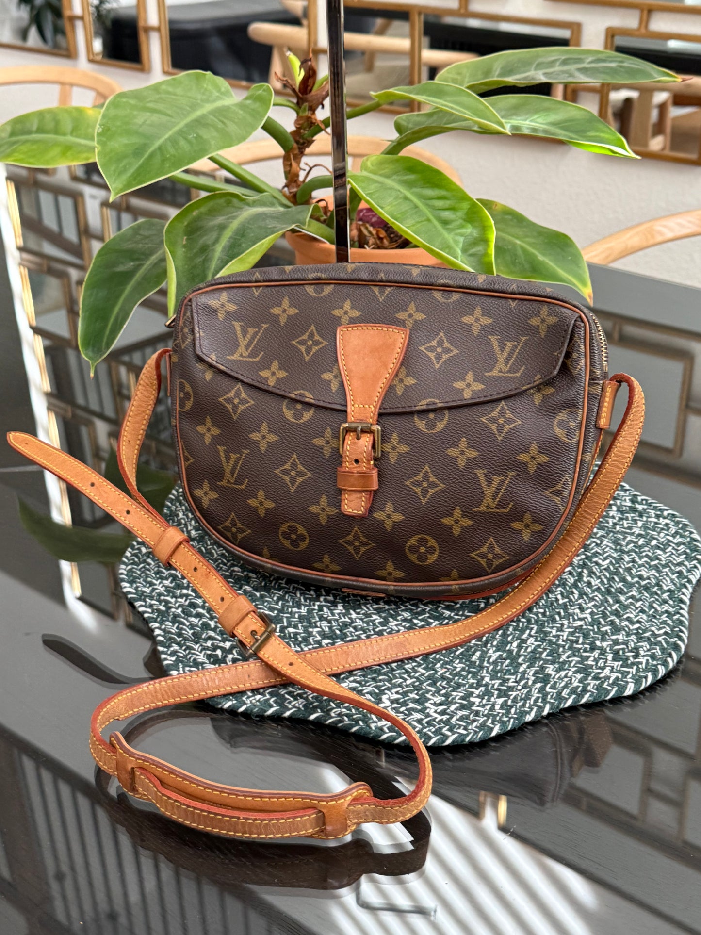 Jeaunefille MM Crossbody 📅 Year: 1990