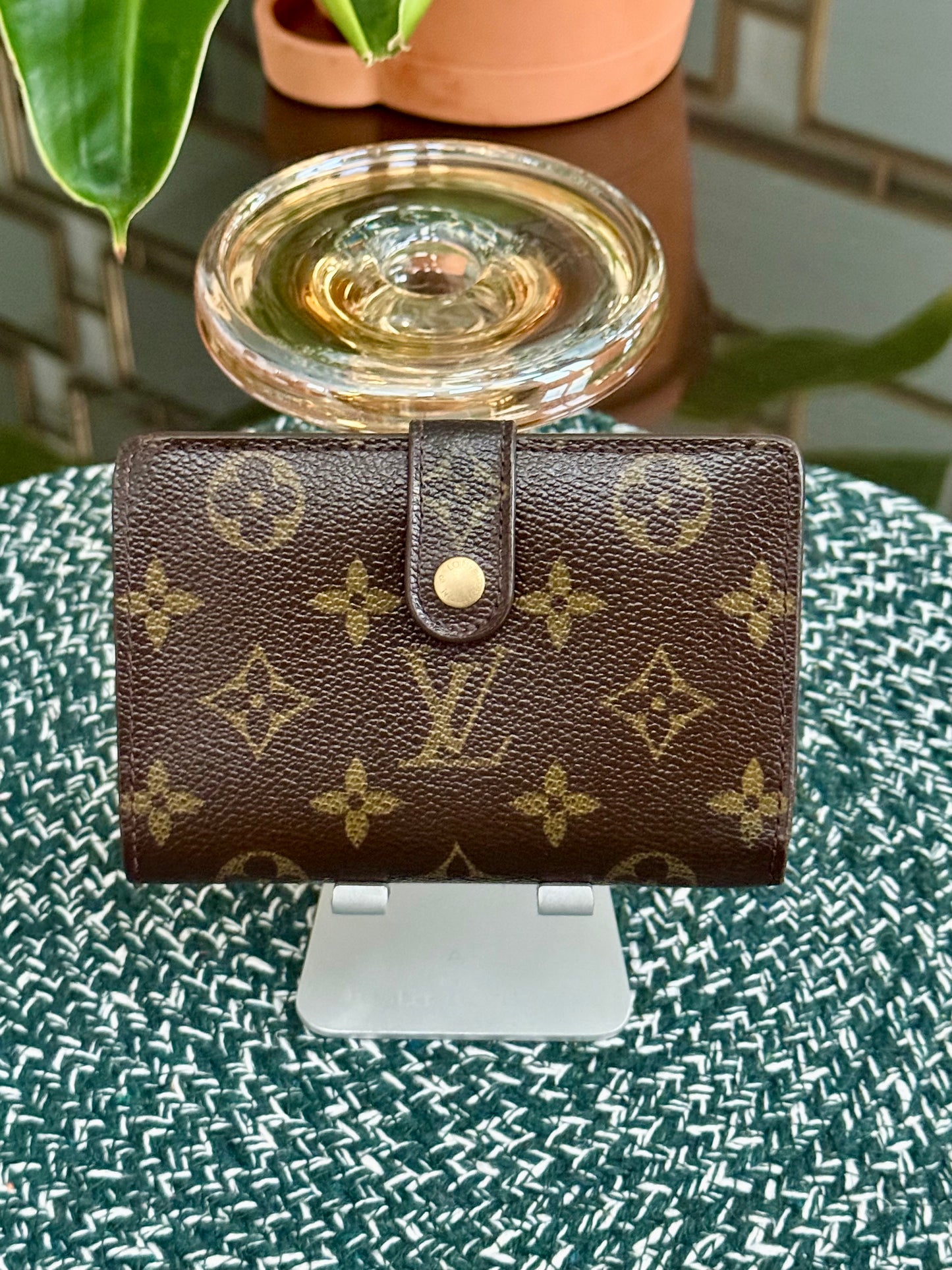 Kisslock Wallet in Monogram 🗓️ Year: 2001