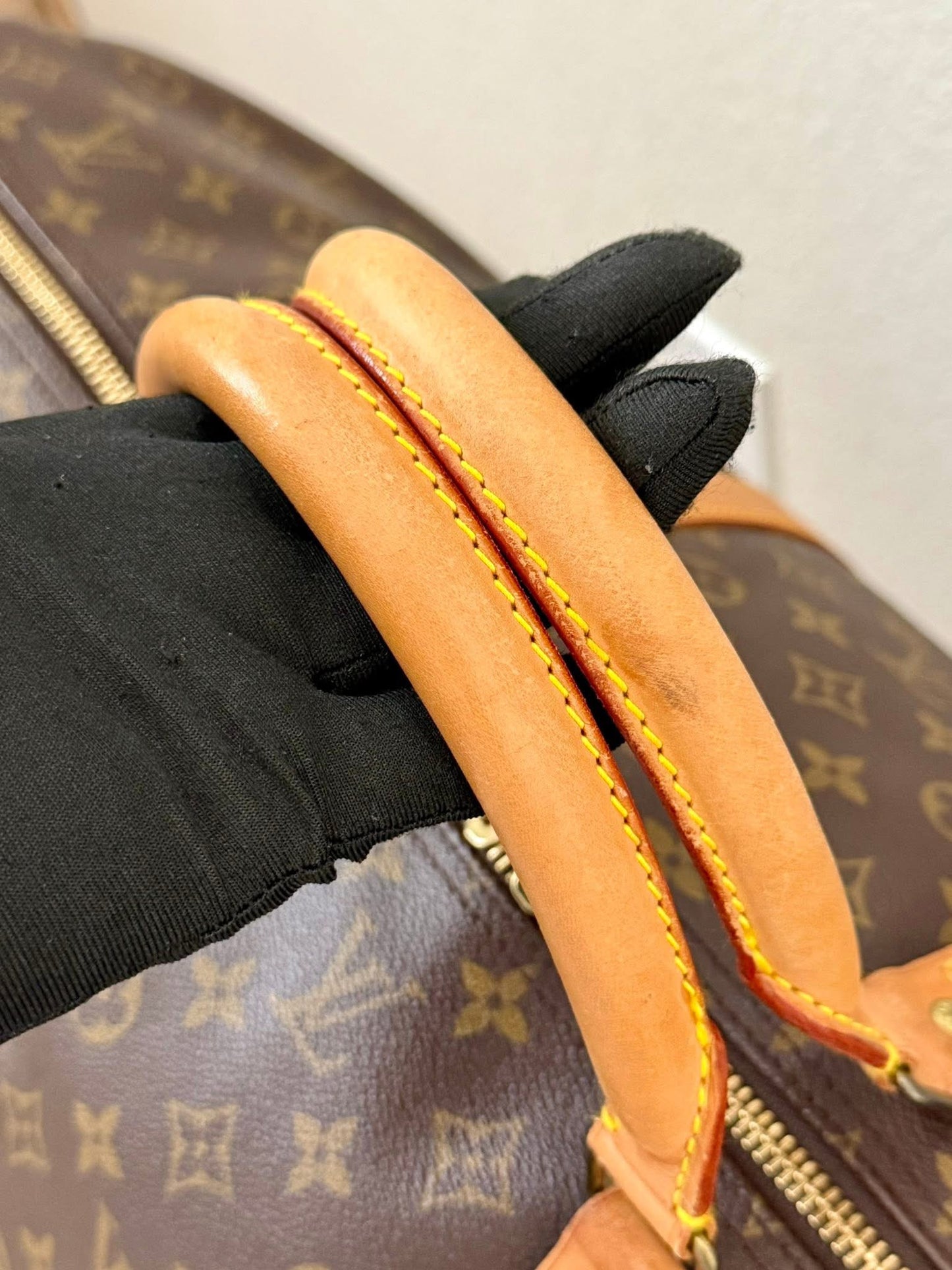 Keepall 60 Bandoulier with Original Strap, Luggage Tag and Poignet 📅 Year: 1991