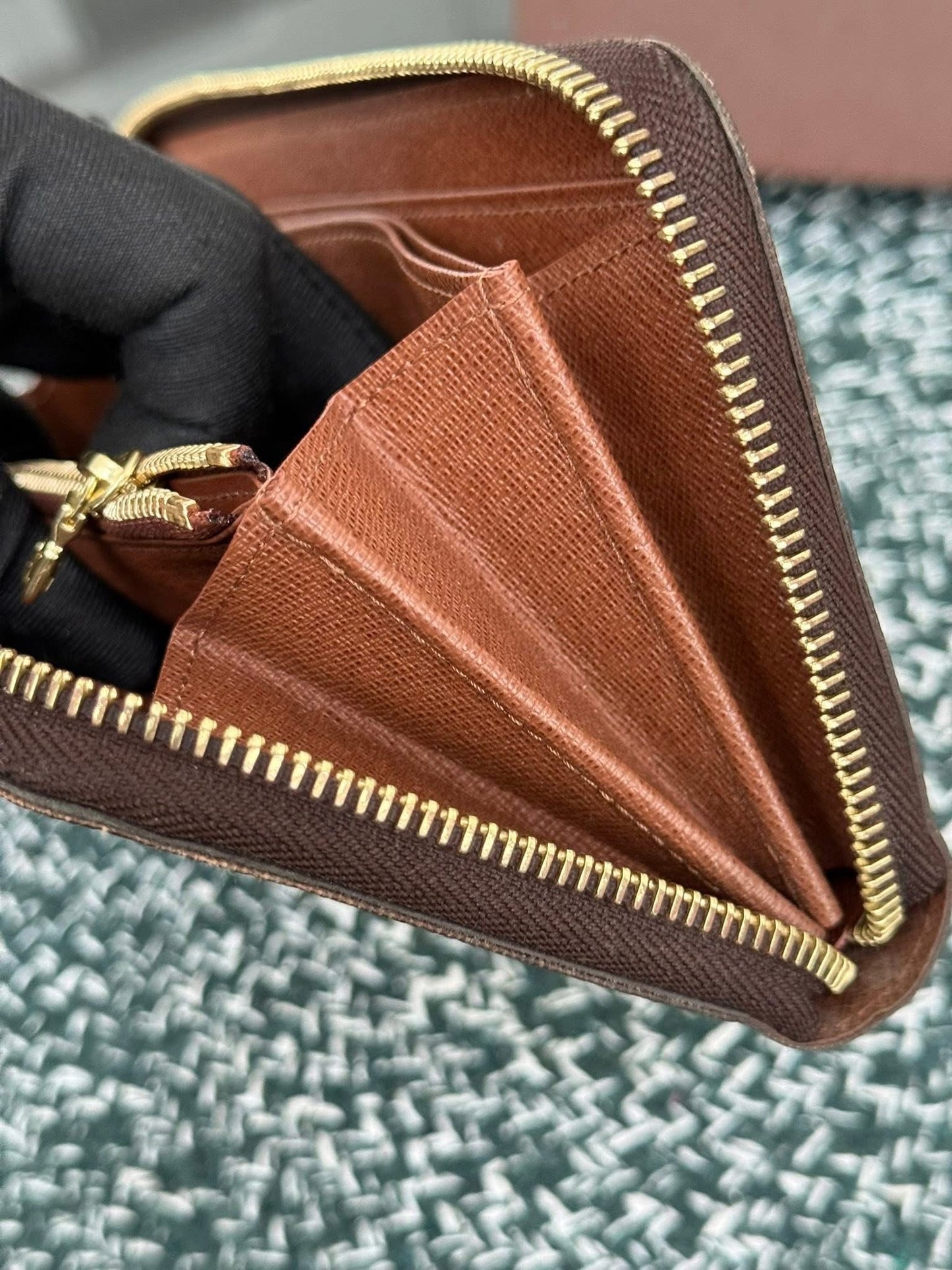 Zippy Long Wallet in Monogram with box 🗓️ Year: 2009