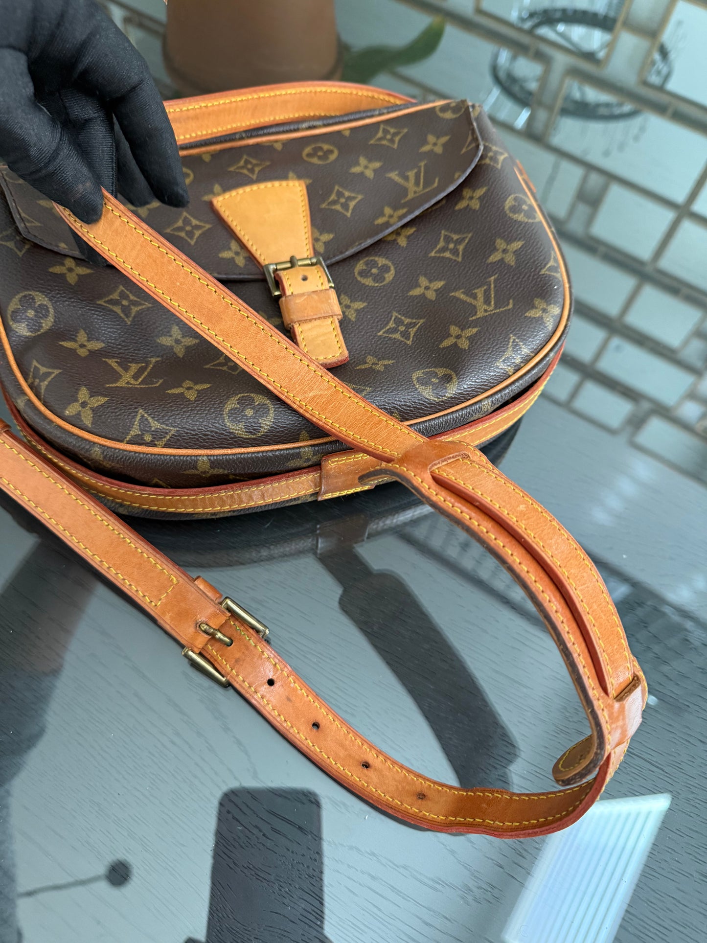 Jeaunefille GM Crossbody 📅 Year: 1987