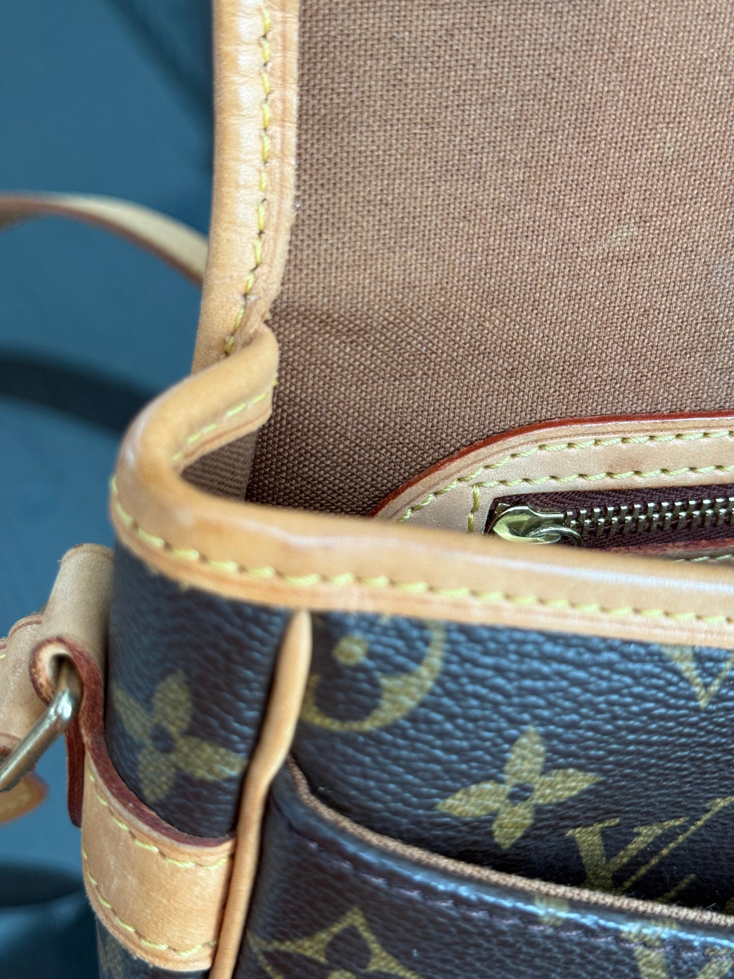 Sologne Crossbody 📅 Year: 2003