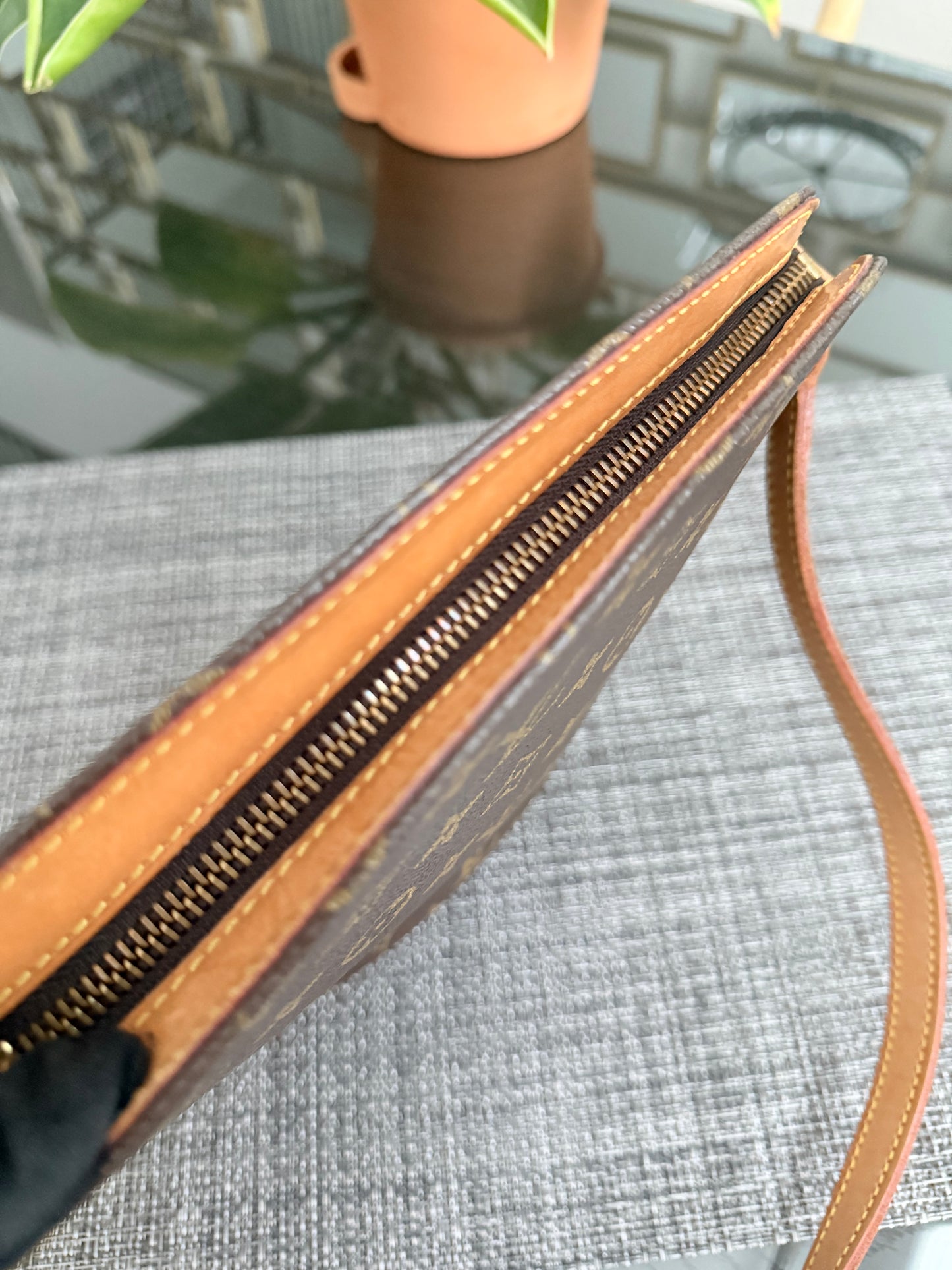 Drouot Crossbody-🗓️ Year 1999