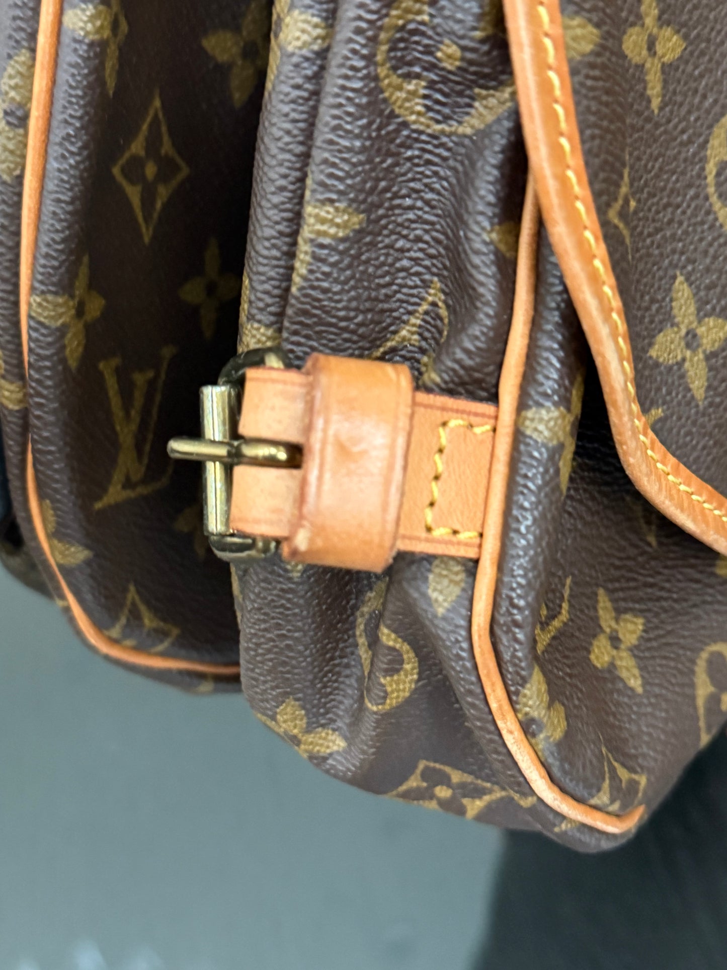 Saumur 30 Crossbody 🌺 Year: 1989